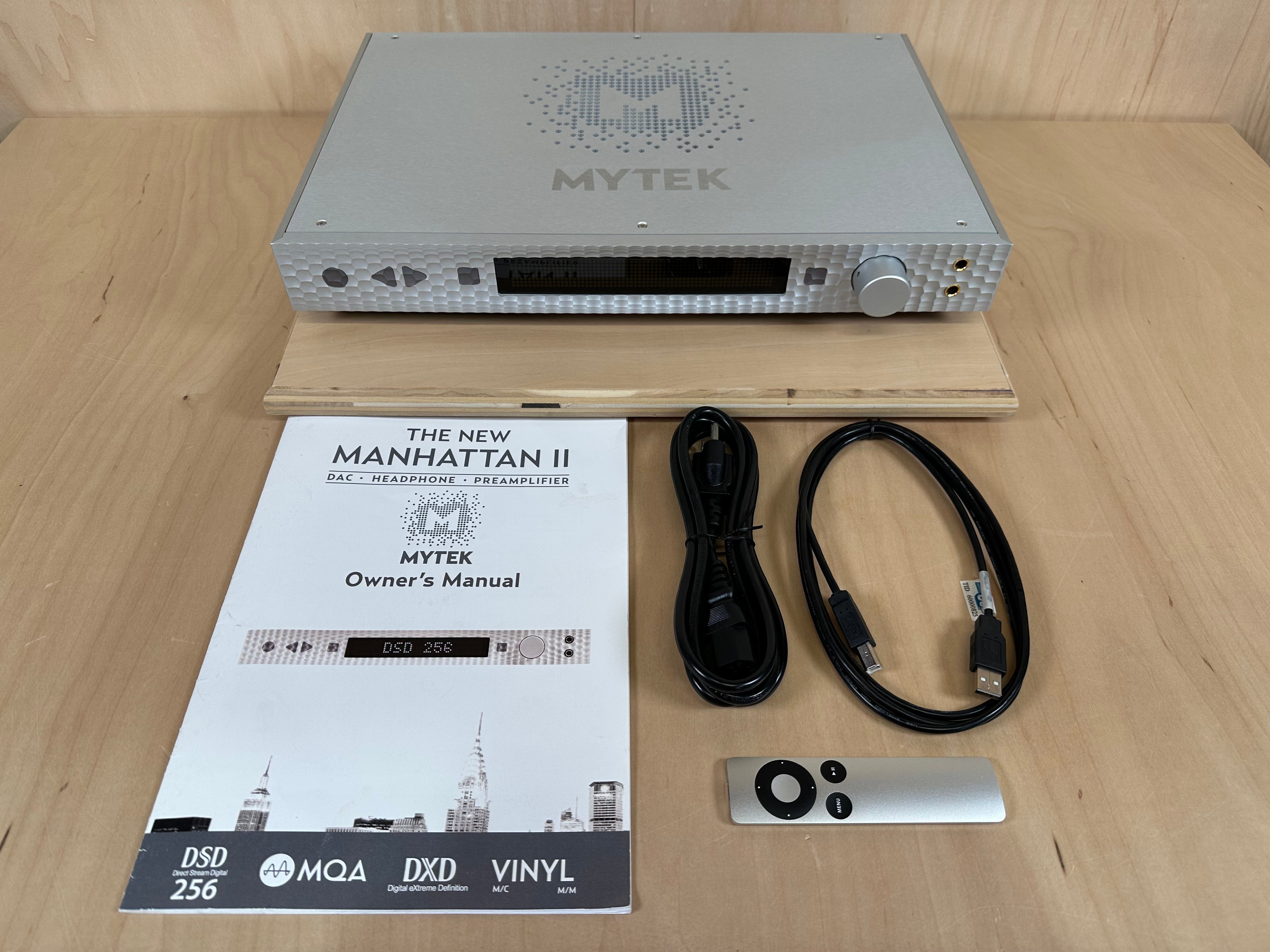 MYTEK Manhattan II DAC - Preamplifier - Headphone amp w/New LED