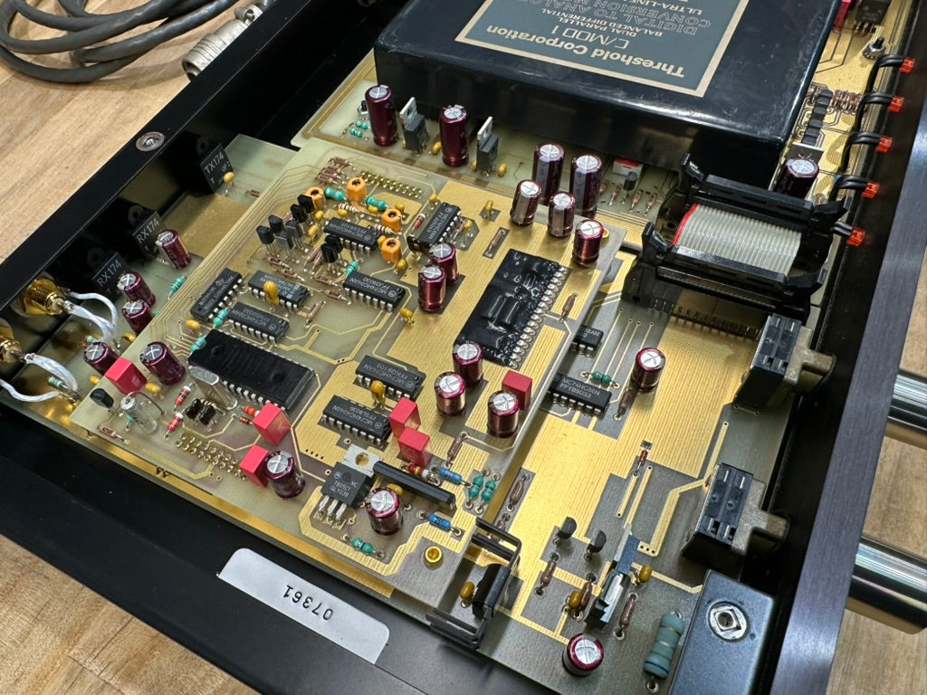Threshold DAC 1/e Digital Processor DAC Black w/Power Supply
