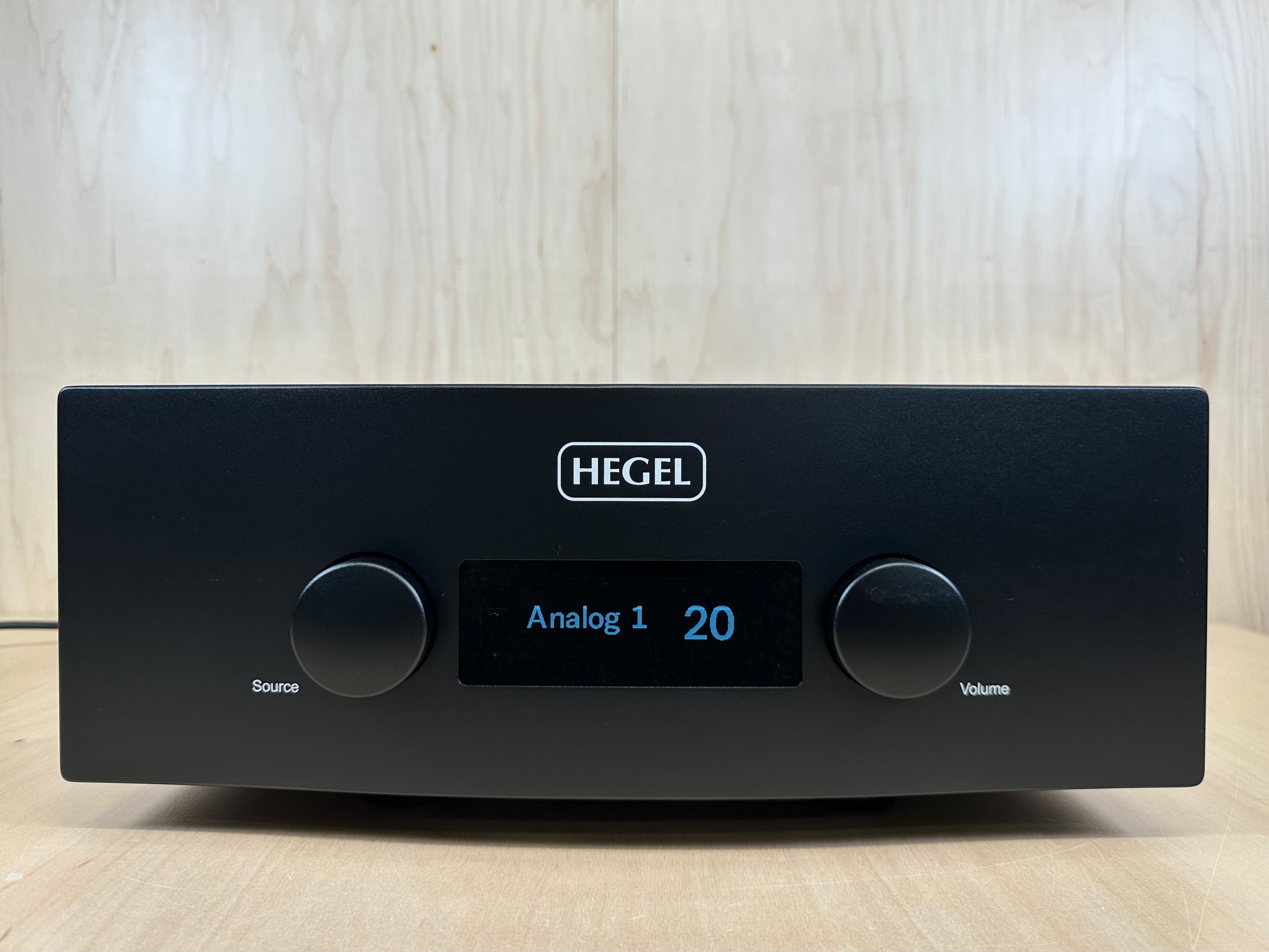 Hegel H590 Flagship Integrated Amp w/Remote and Original Box