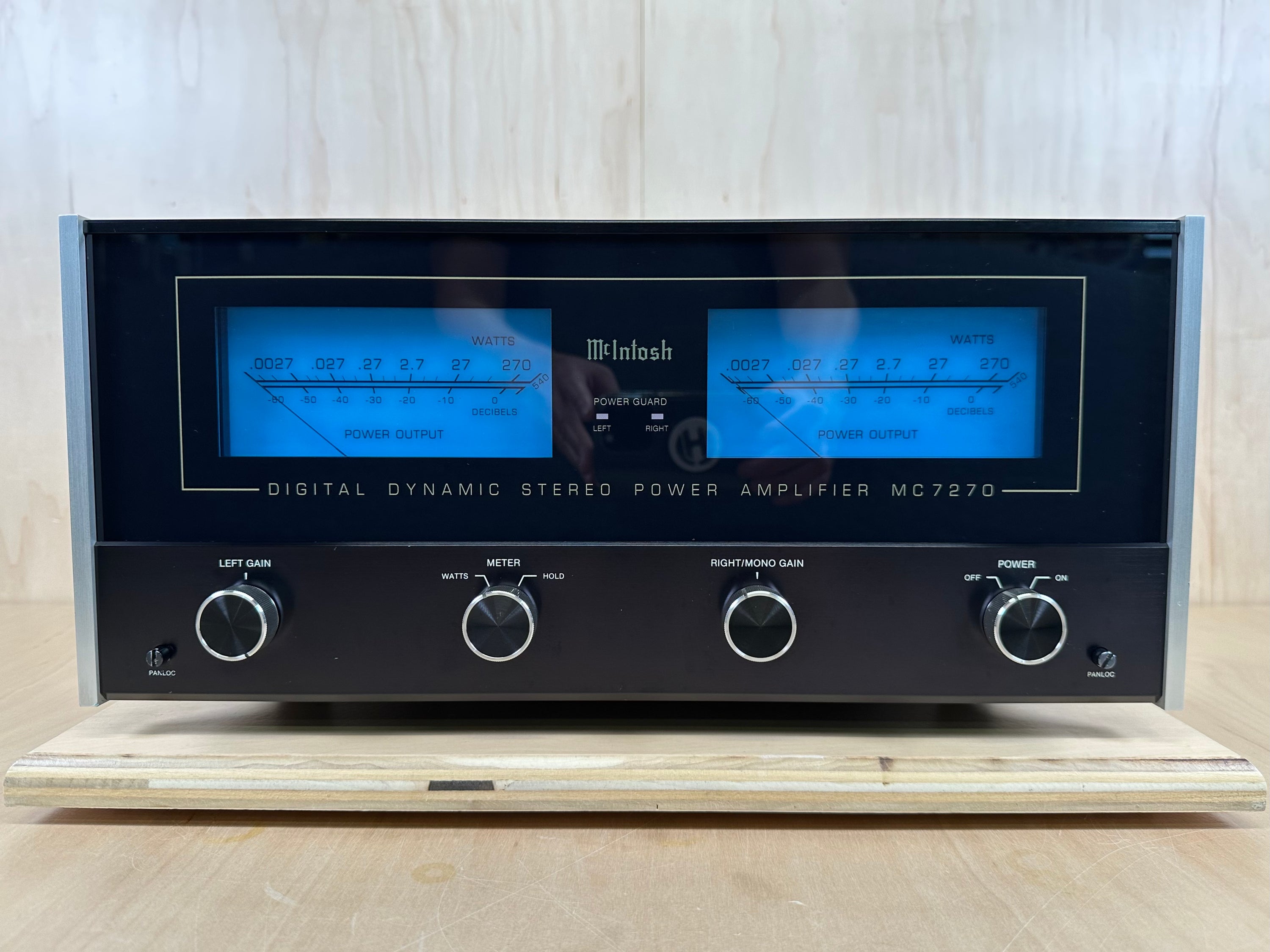 McIntosh MC7270 Digital Dynamic Stereo Power Amplifier