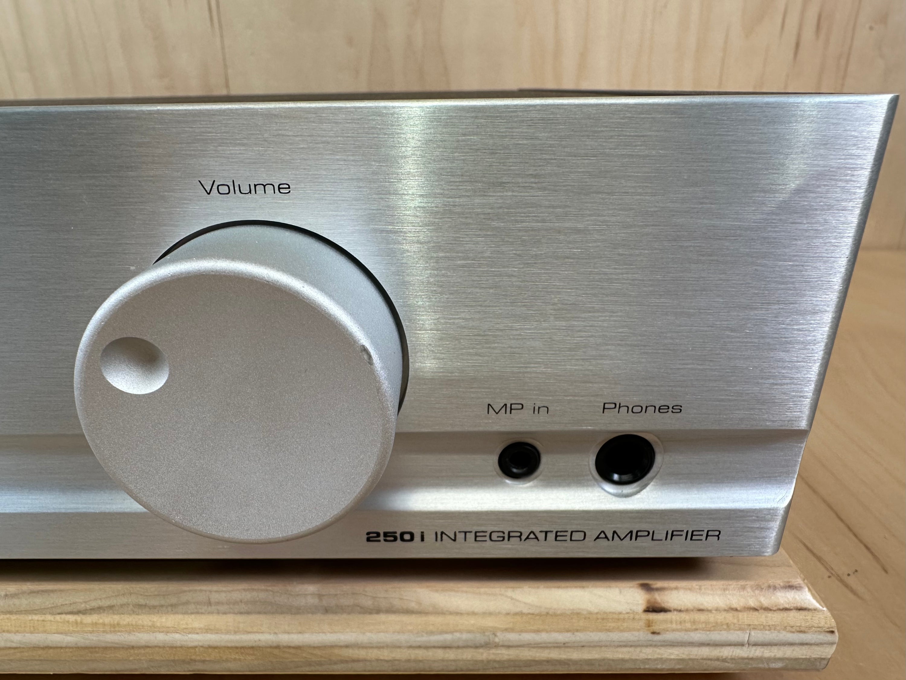 Simaudio Moon 250i Integrated Amplifier