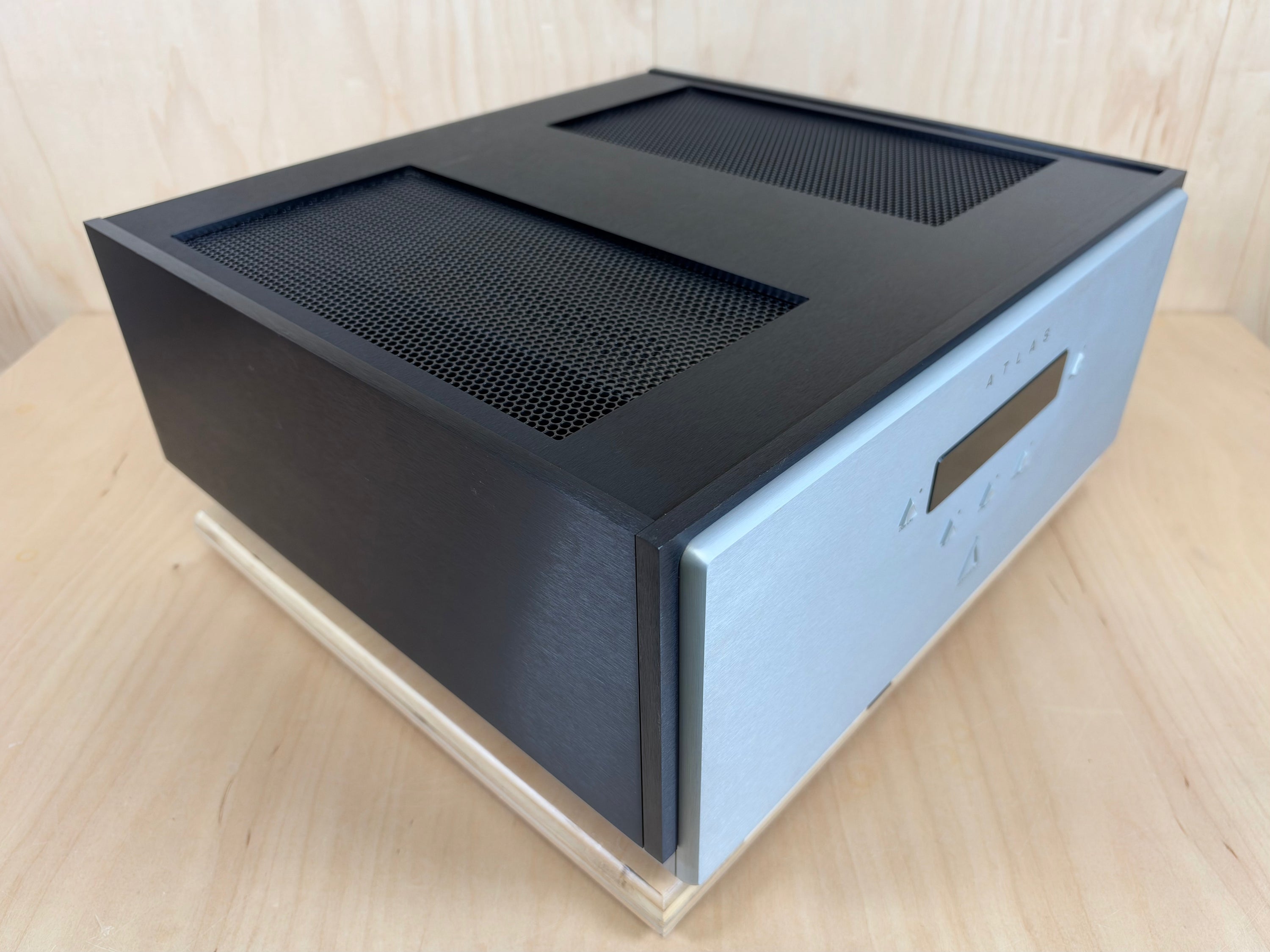 Aesthetix Atlas Signature Stereo Power Amplifier