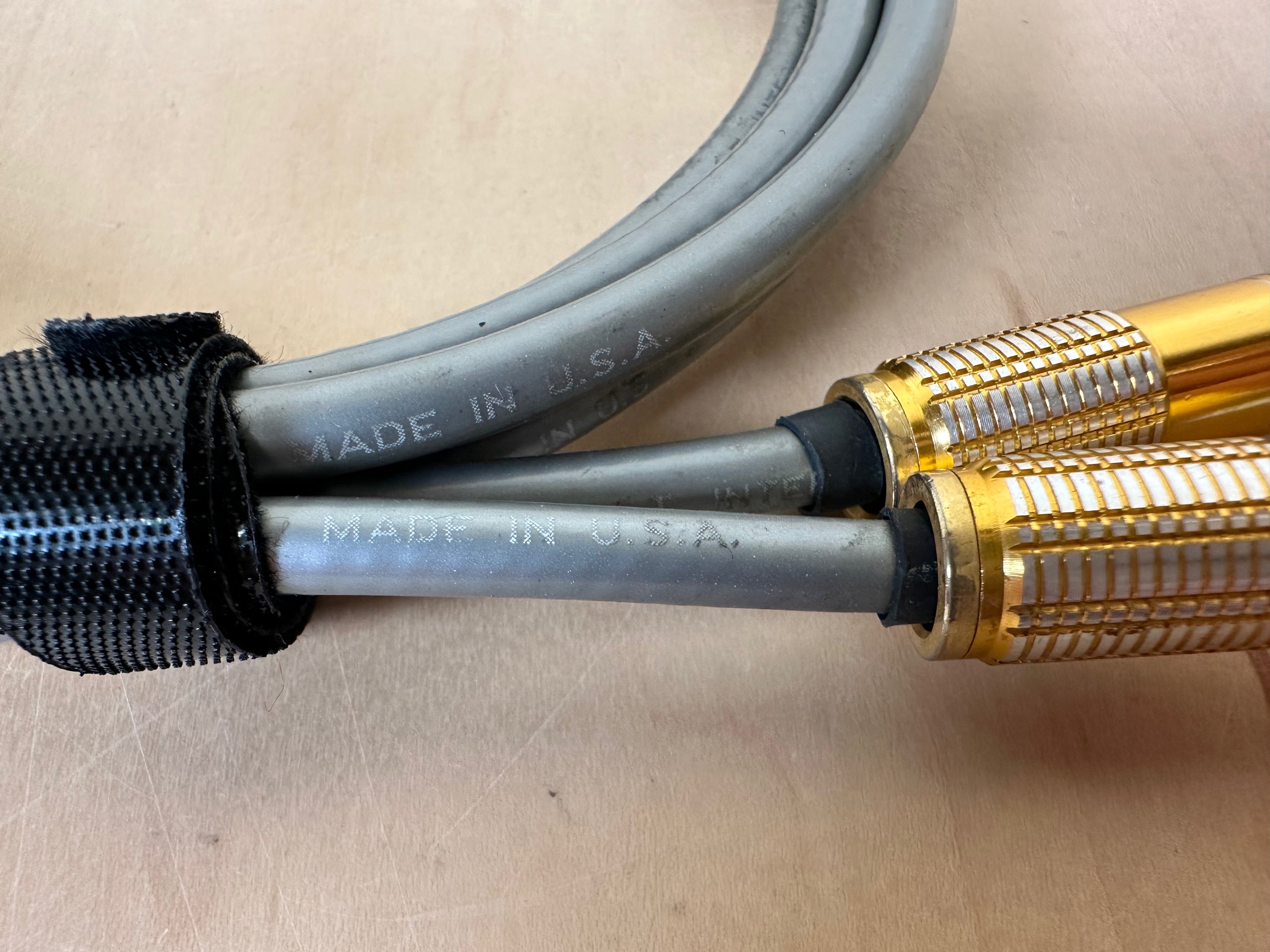 LAT International V1-6 Silver Screen RCA Interconnects 1 meter