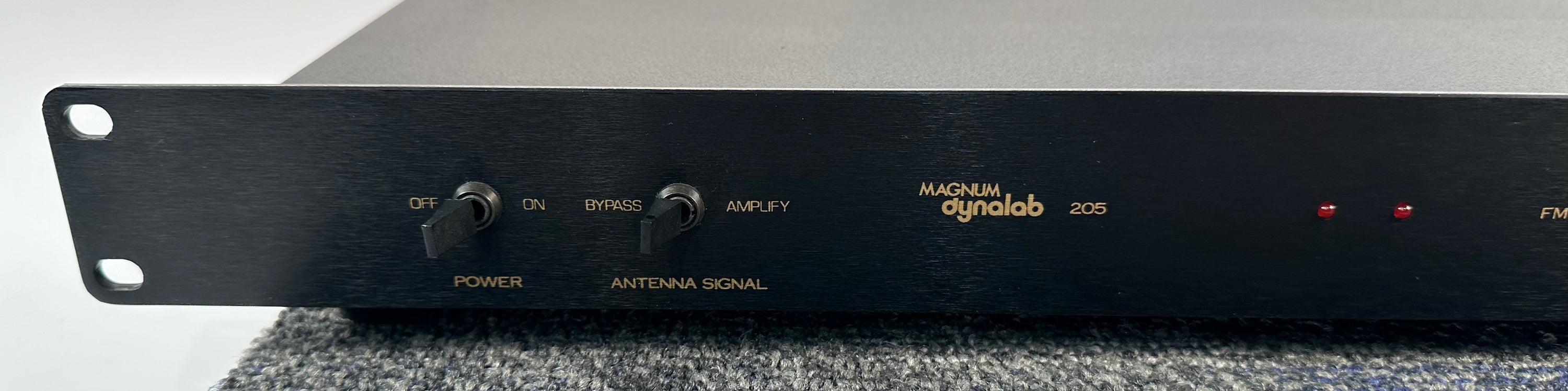 Magnum Dynalab 205 FM Signal Sleuth Amplifier