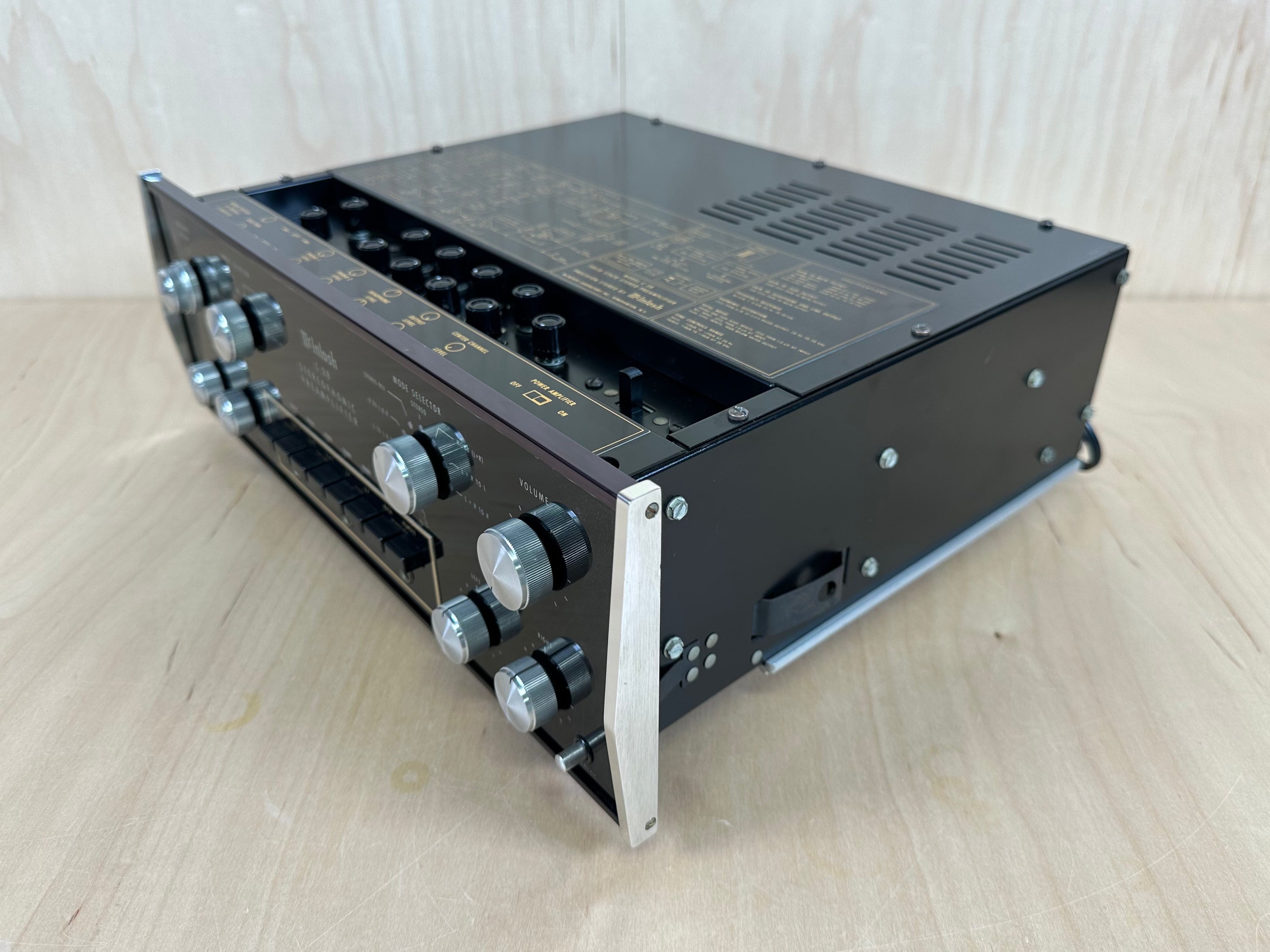 McIntosh C28 Stereophonic Preamplifier