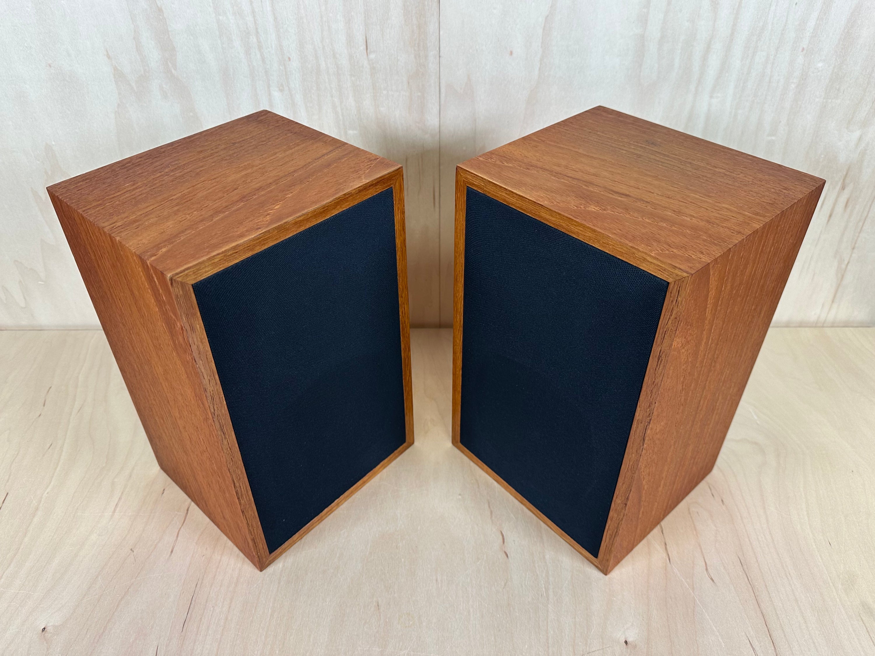 Linn Kan Speakers Bi-Wireable w/Consecutive Serial Numbers