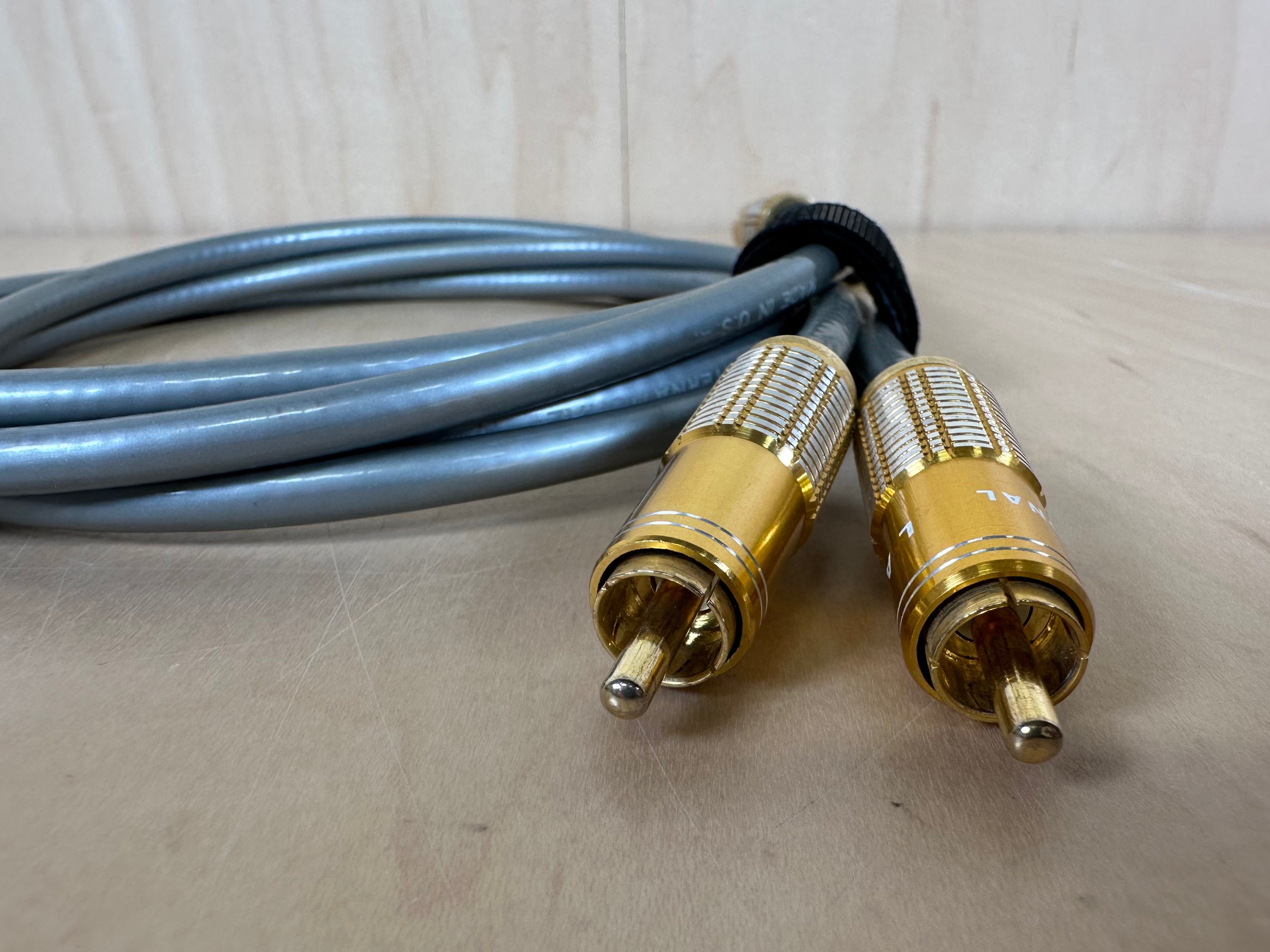 LAT International V1-6 Silver Screen RCA Interconnects 1 meter
