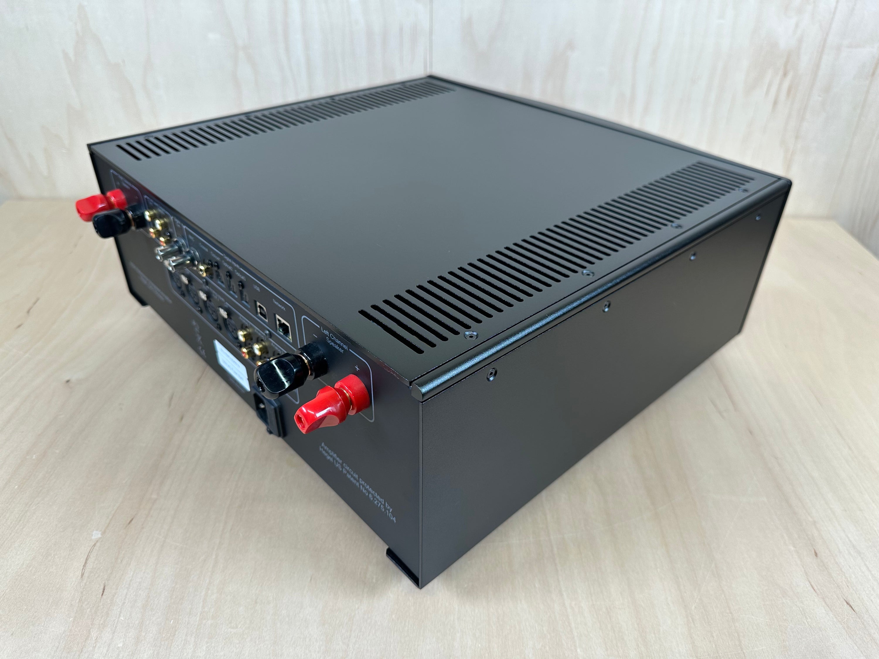 Hegel H590 Flagship Integrated Amp w/Remote and Original Box