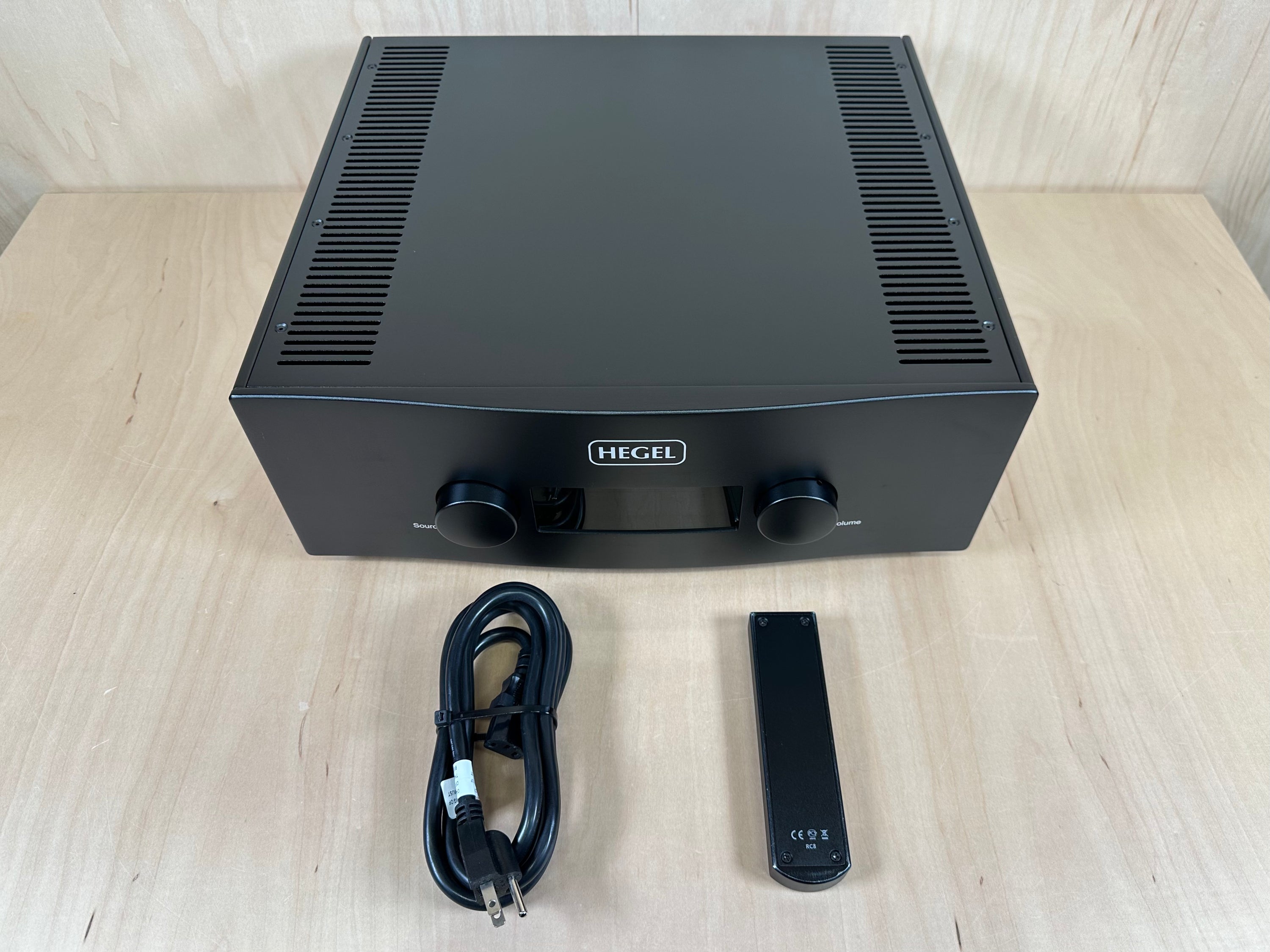 Hegel H590 Flagship Integrated Amp w/Remote and Original Box