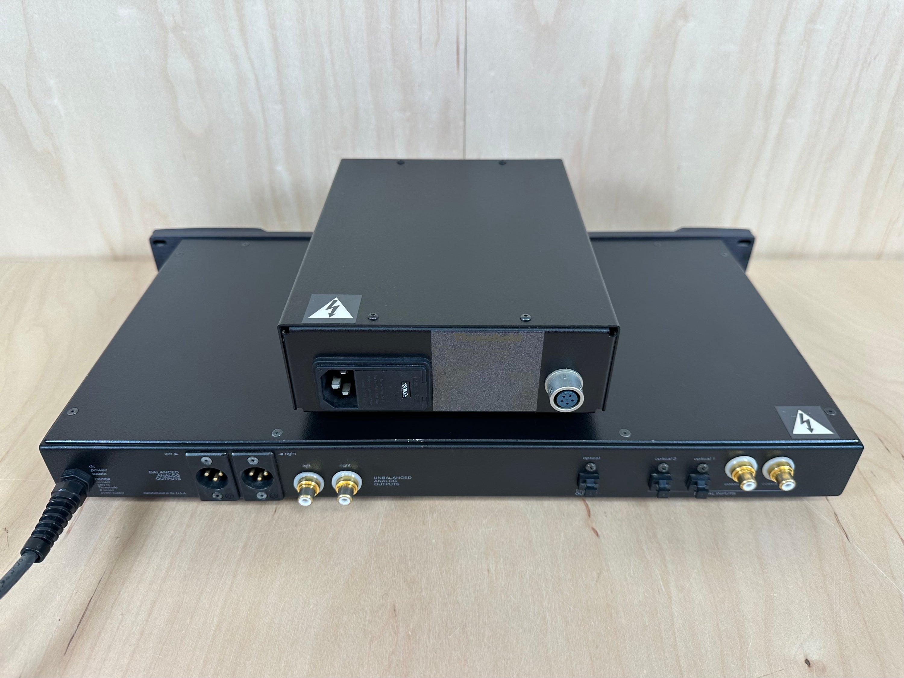 Threshold DAC 1/e Digital Processor DAC Black w/Power Supply