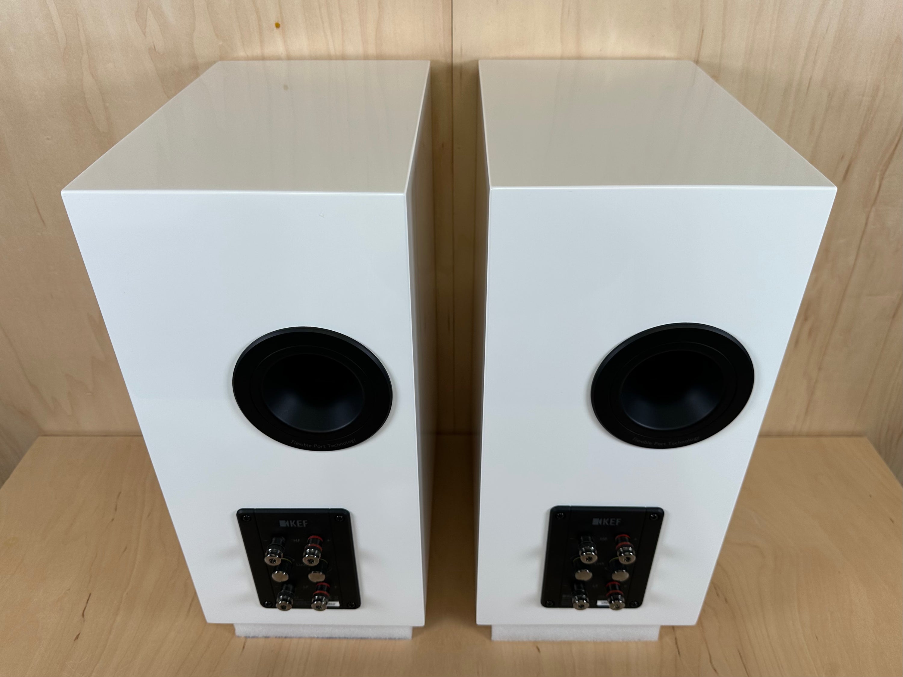 KEF R3 Speakers in Gloss White (NOT META)