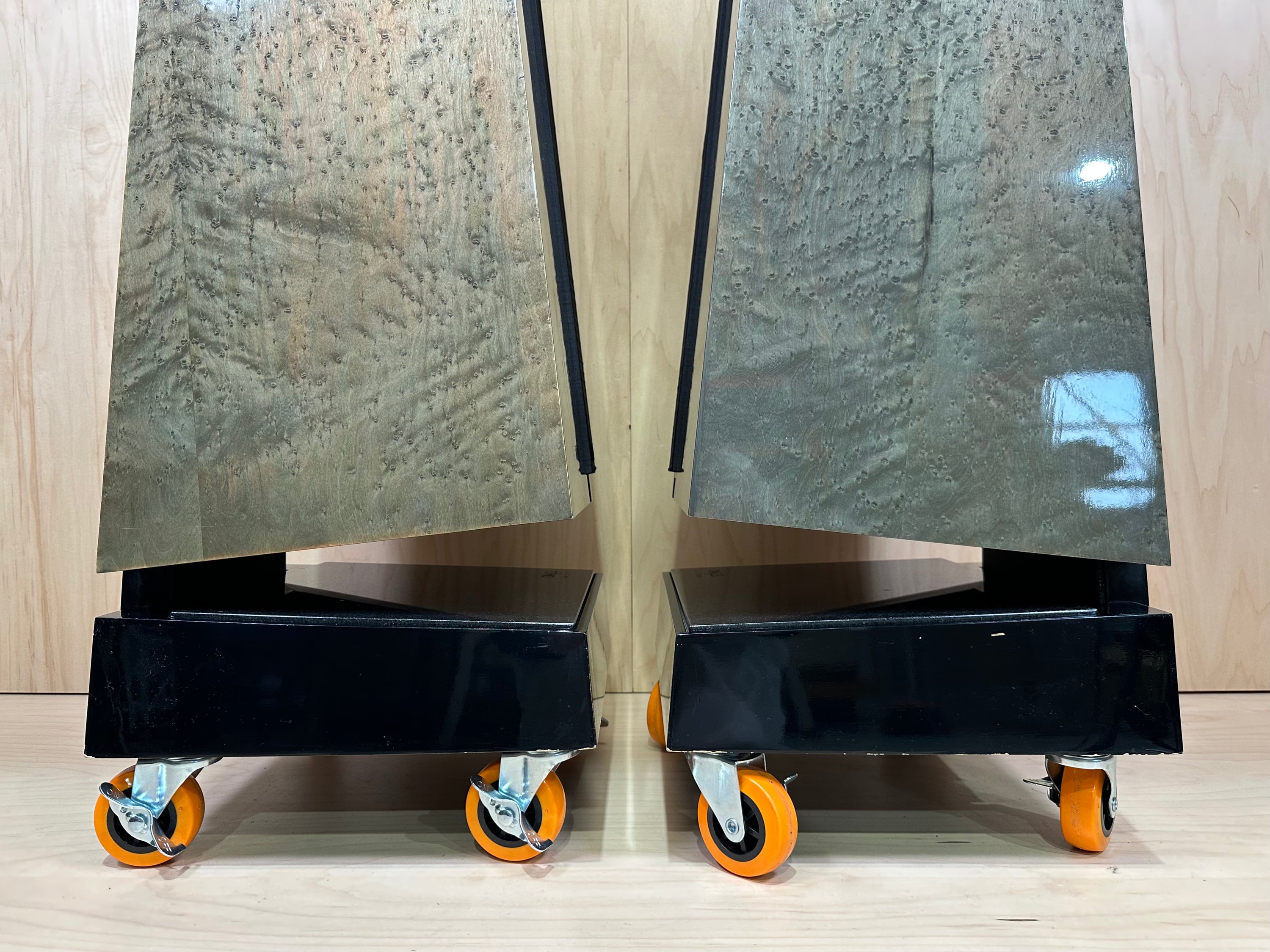 Oracle Helicon Tower Speakers