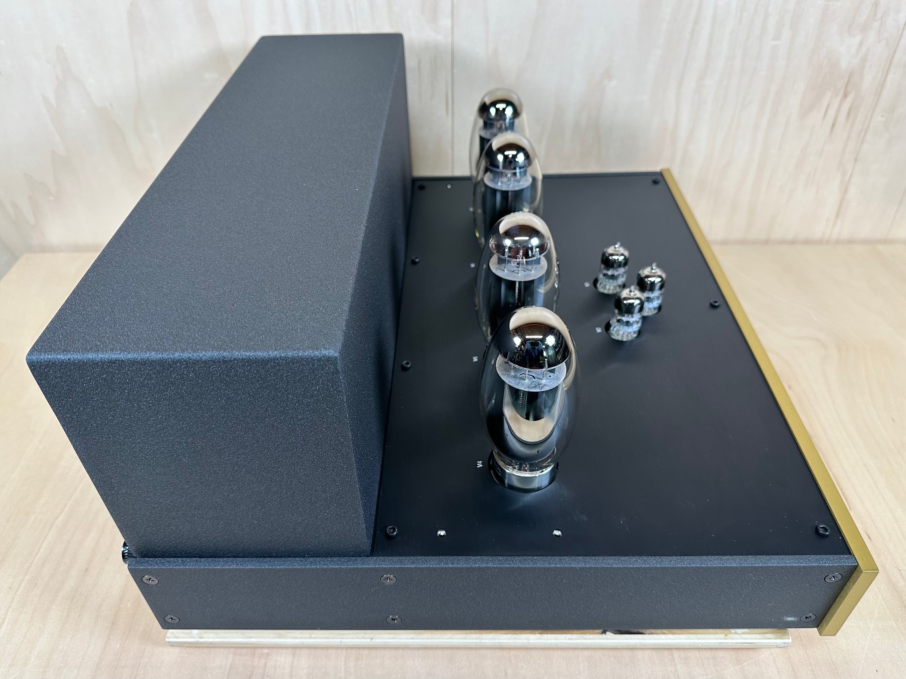 Conrad Johnson ART150 Amplifier Open Box