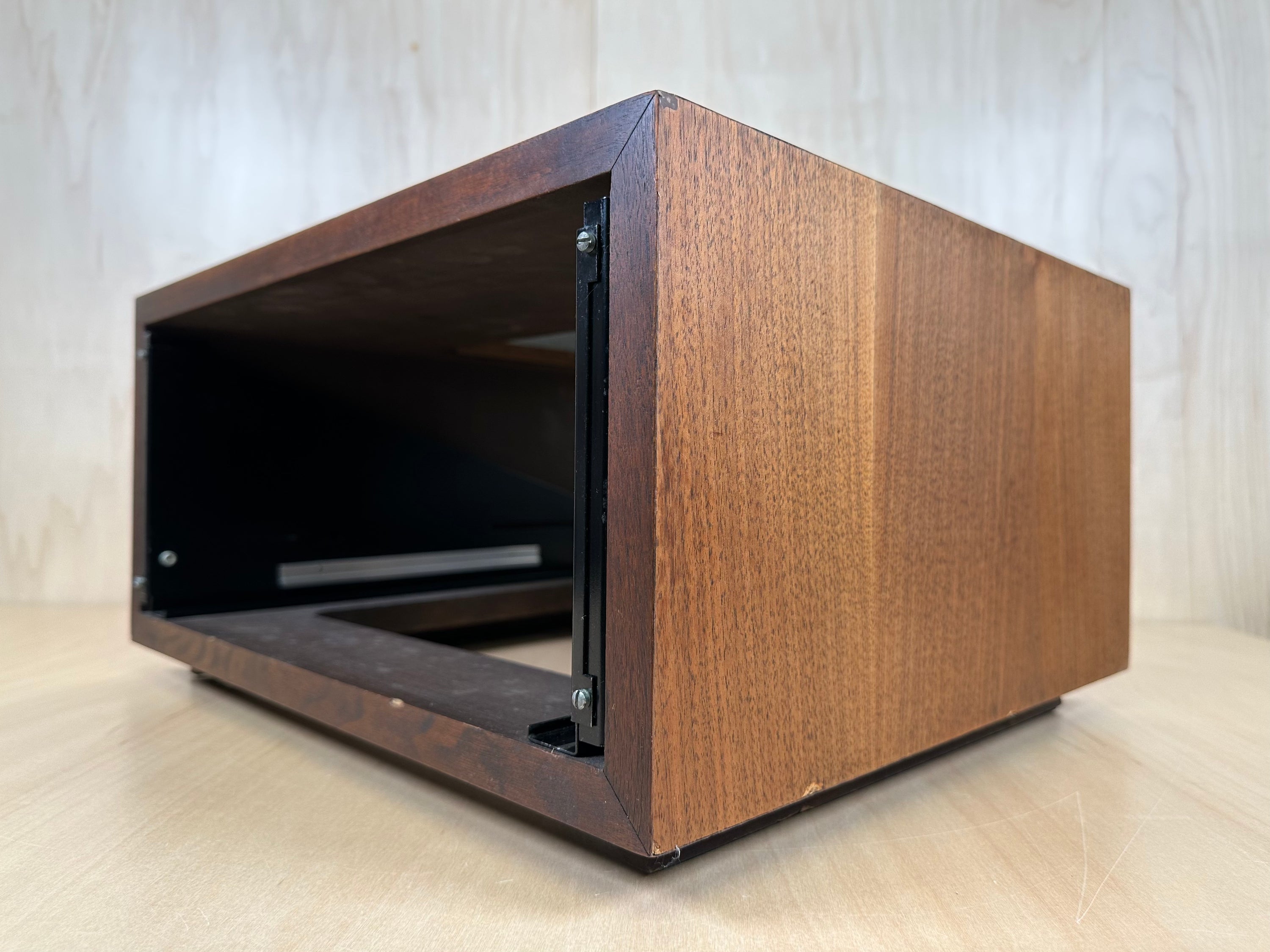 Mcintosh L21 Cabinet w/Panlocs and Slant Legs
