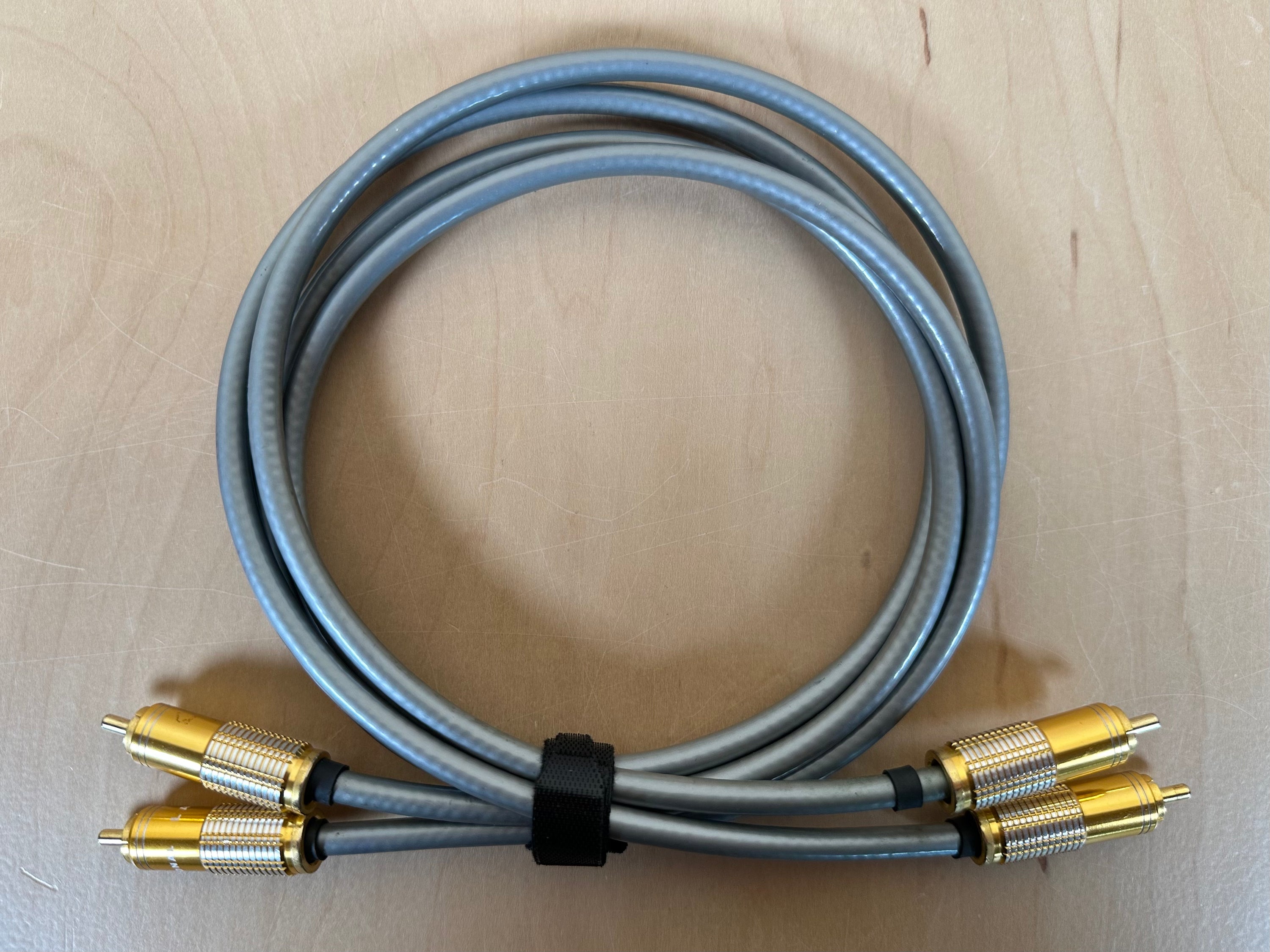 LAT International V1-6 Silver Screen RCA Interconnects 1 meter