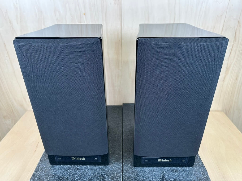 Mcintosh XR50 Bookshelf Speakers w/Factory Boxes