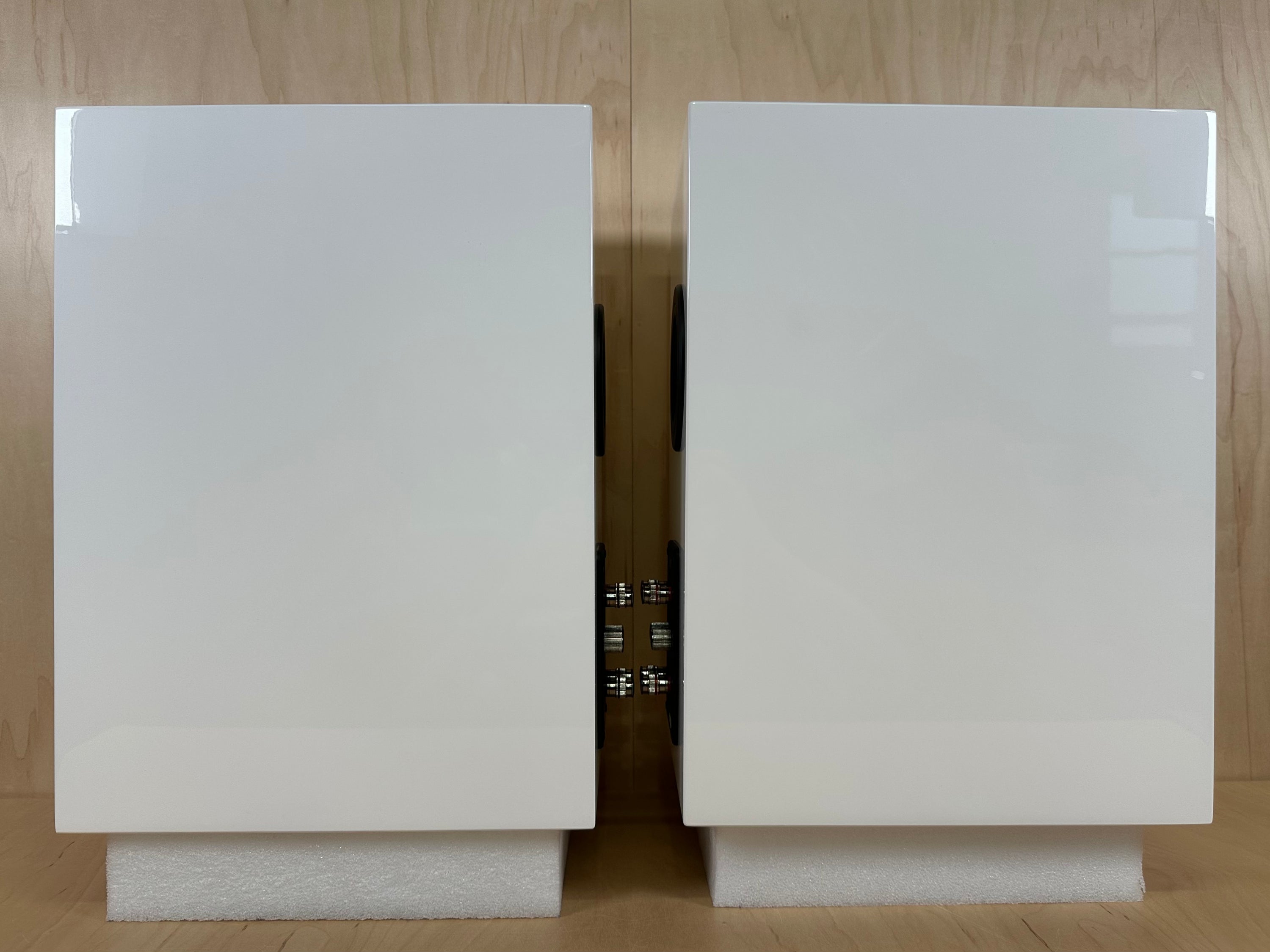 KEF R3 Speakers in Gloss White (NOT META)