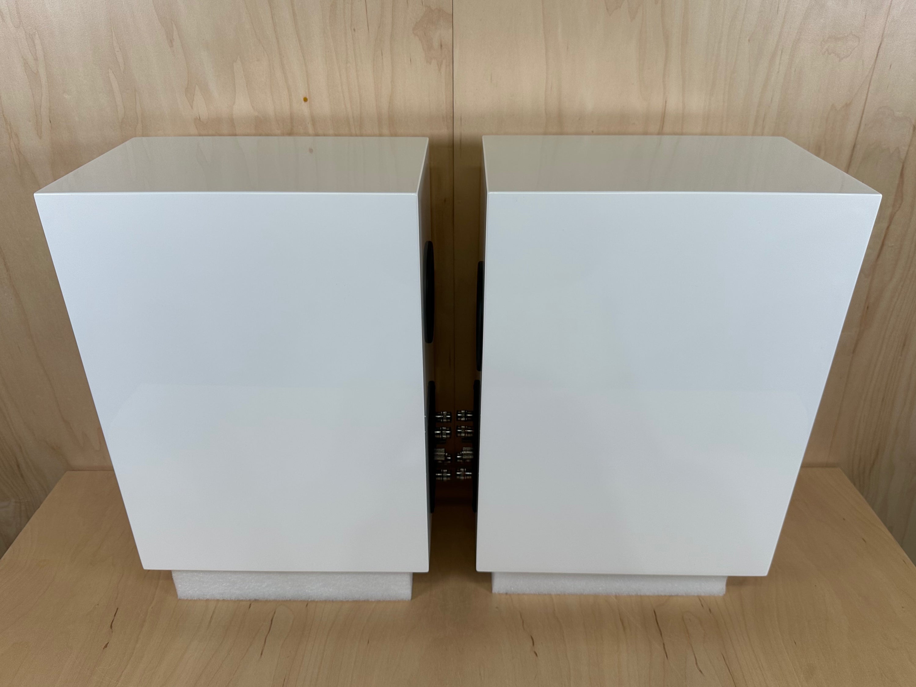KEF R3 Speakers in Gloss White (NOT META)