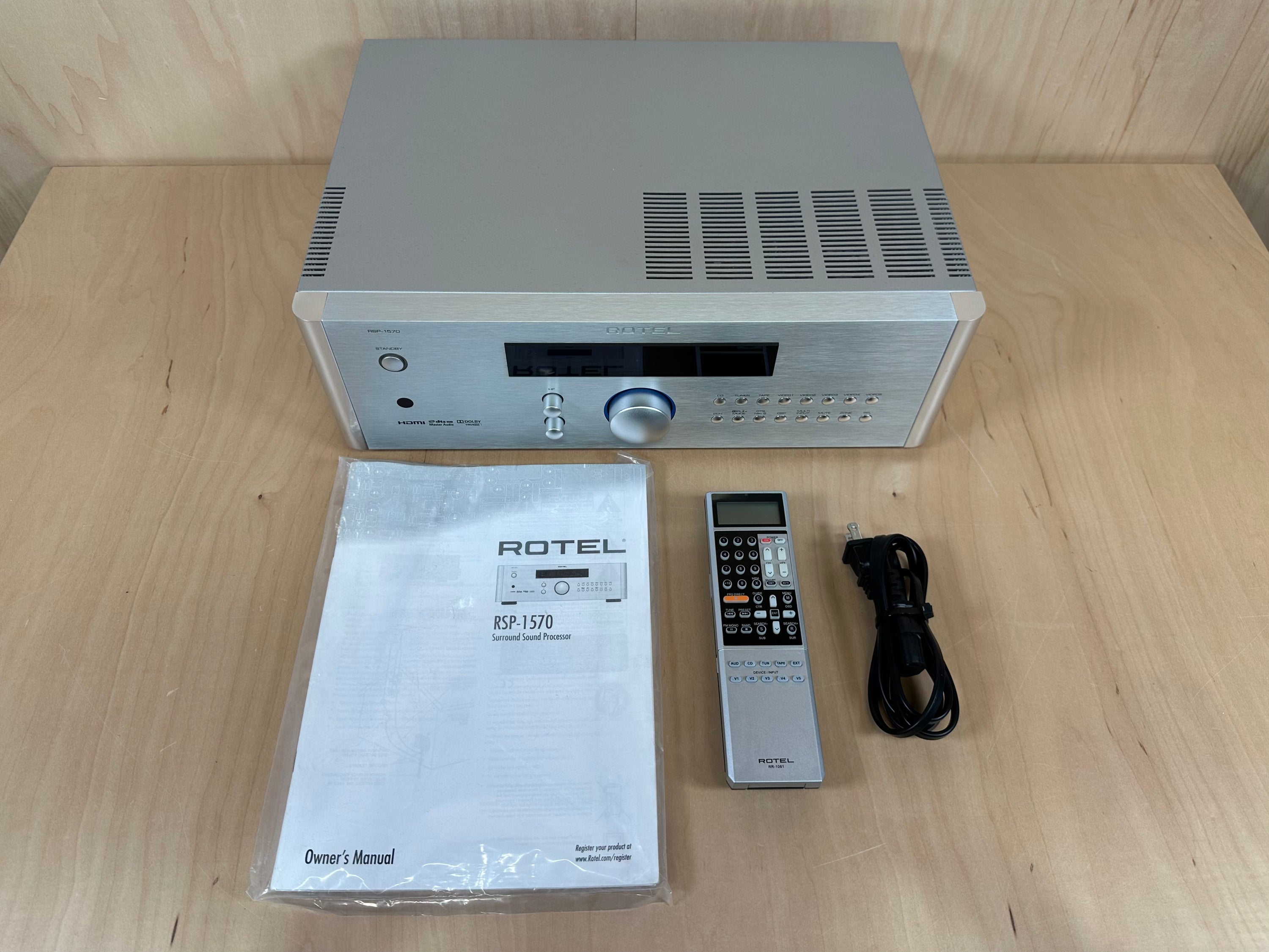 Rotel RSP-1570 Preamplifier Surround Sound Processor w/Remote and Box