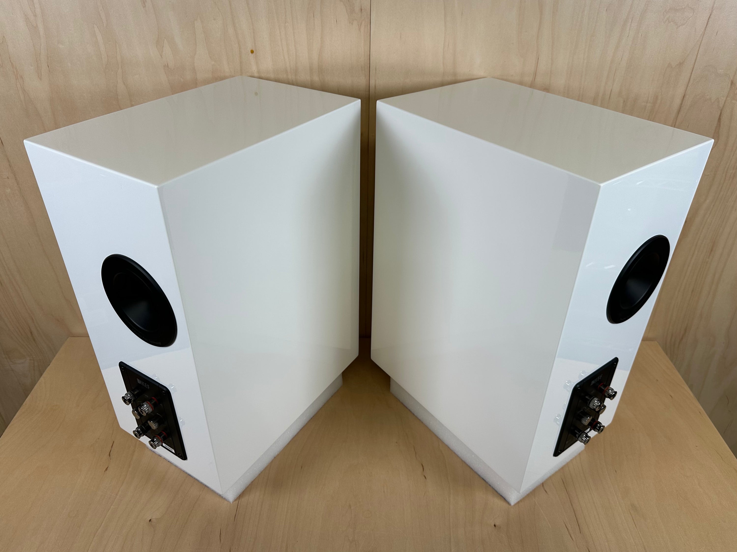 KEF R3 Speakers in Gloss White (NOT META)