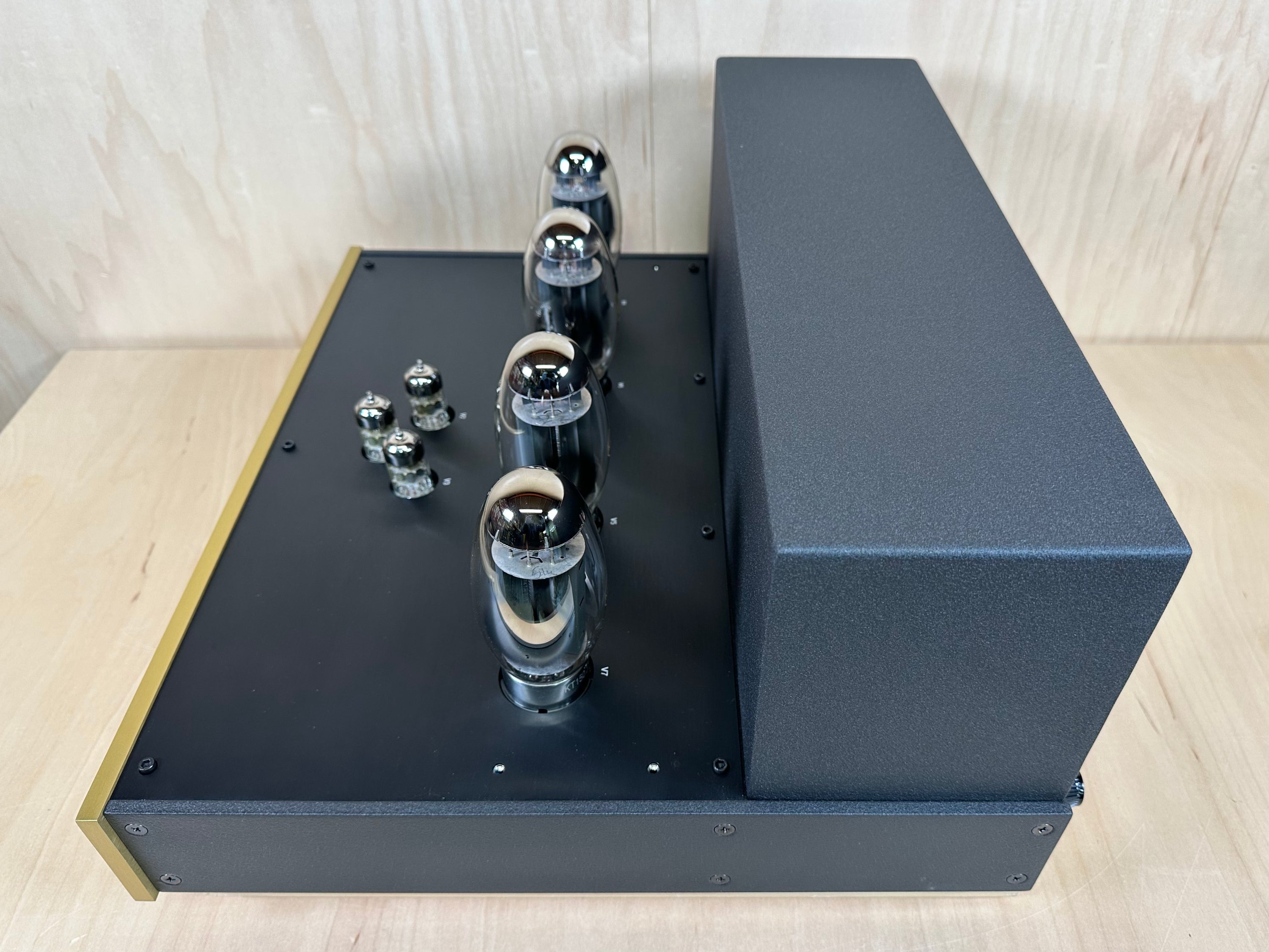 Conrad Johnson ART150 Amplifier Open Box