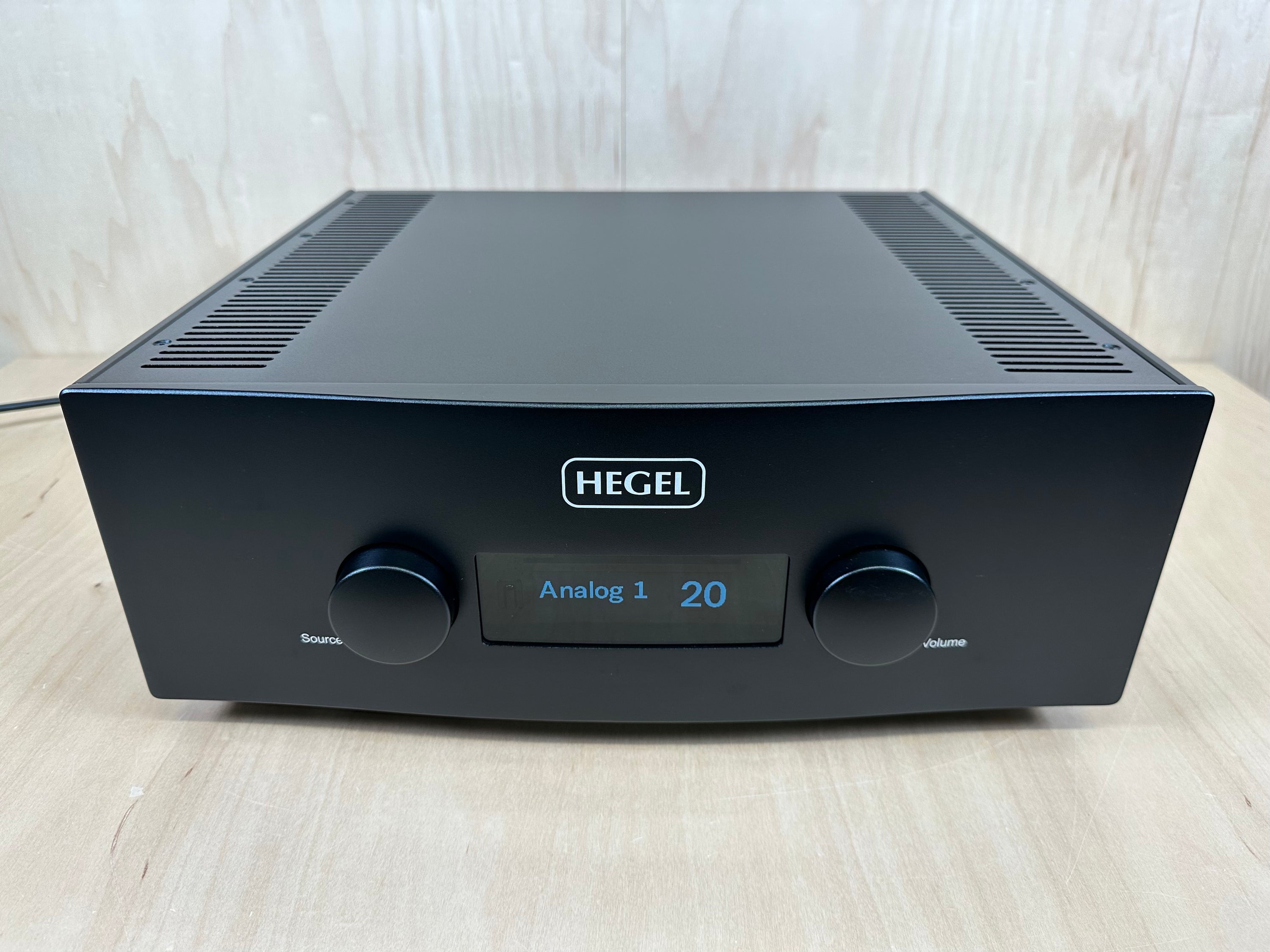 Hegel H590 Flagship Integrated Amp w/Remote and Original Box