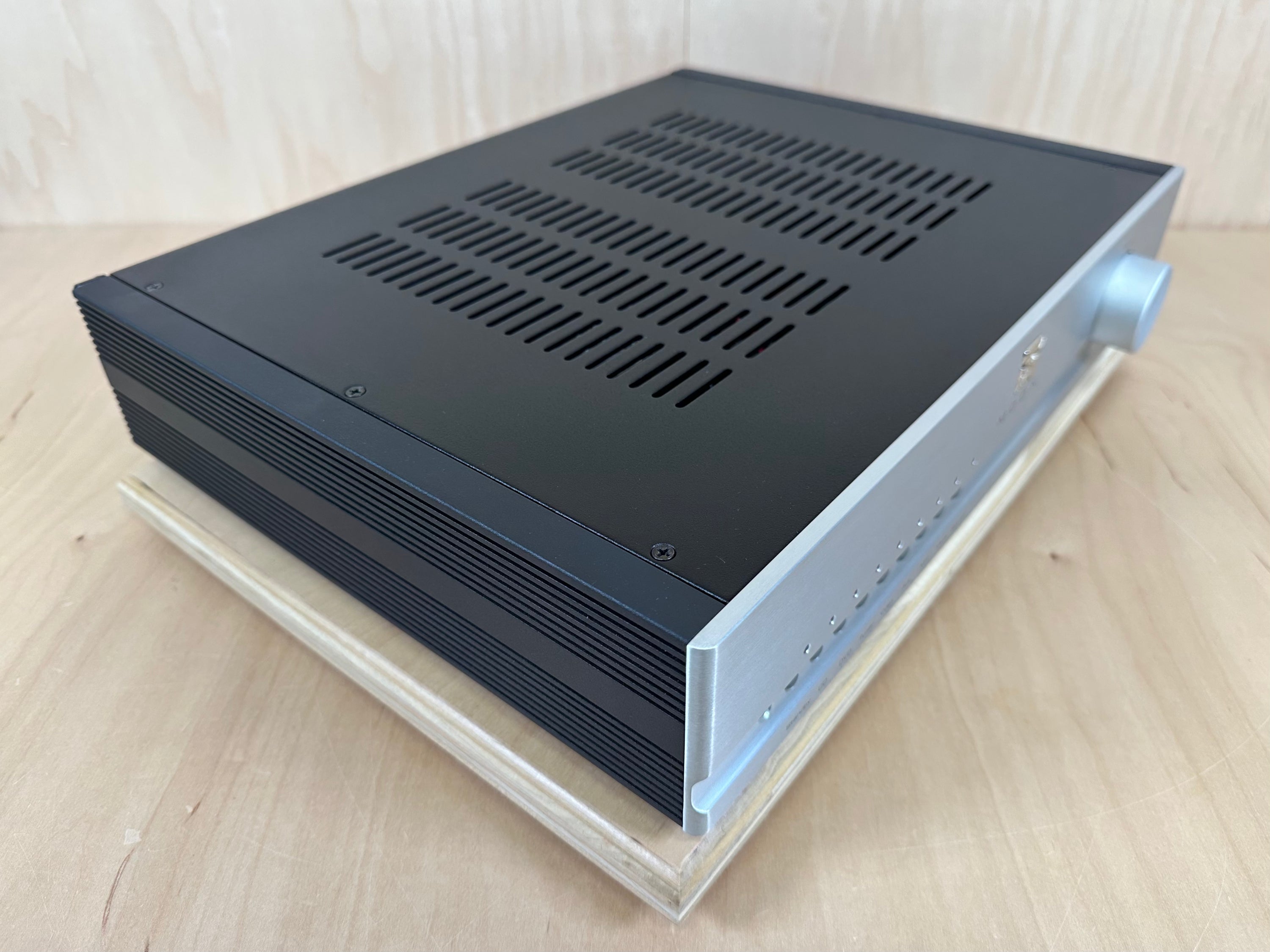 Simaudio Moon 250i Integrated Amplifier