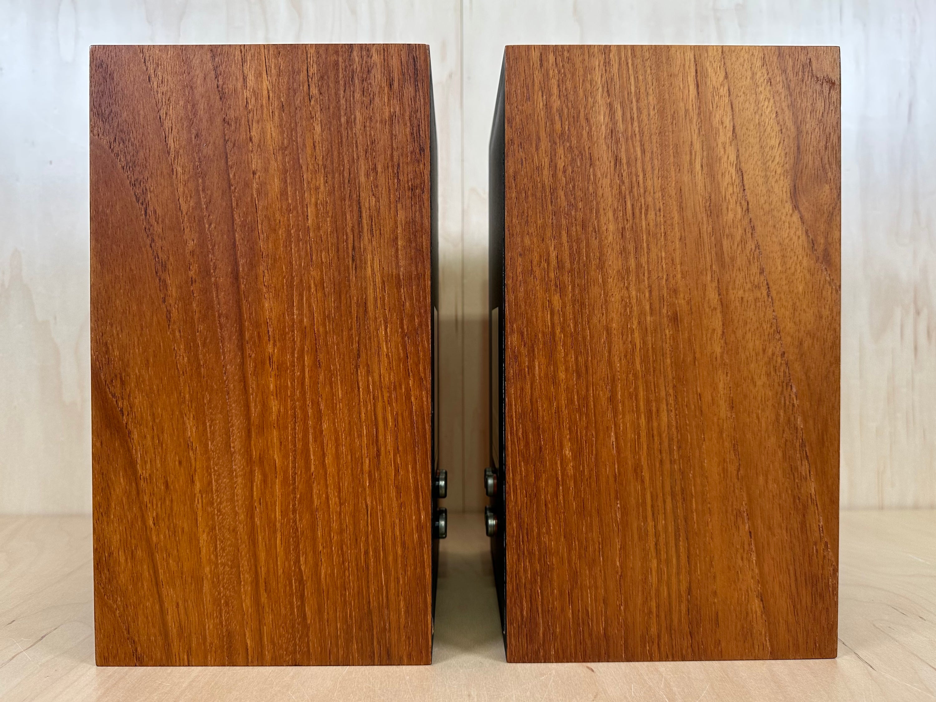 Linn Kan Speakers Bi-Wireable w/Consecutive Serial Numbers
