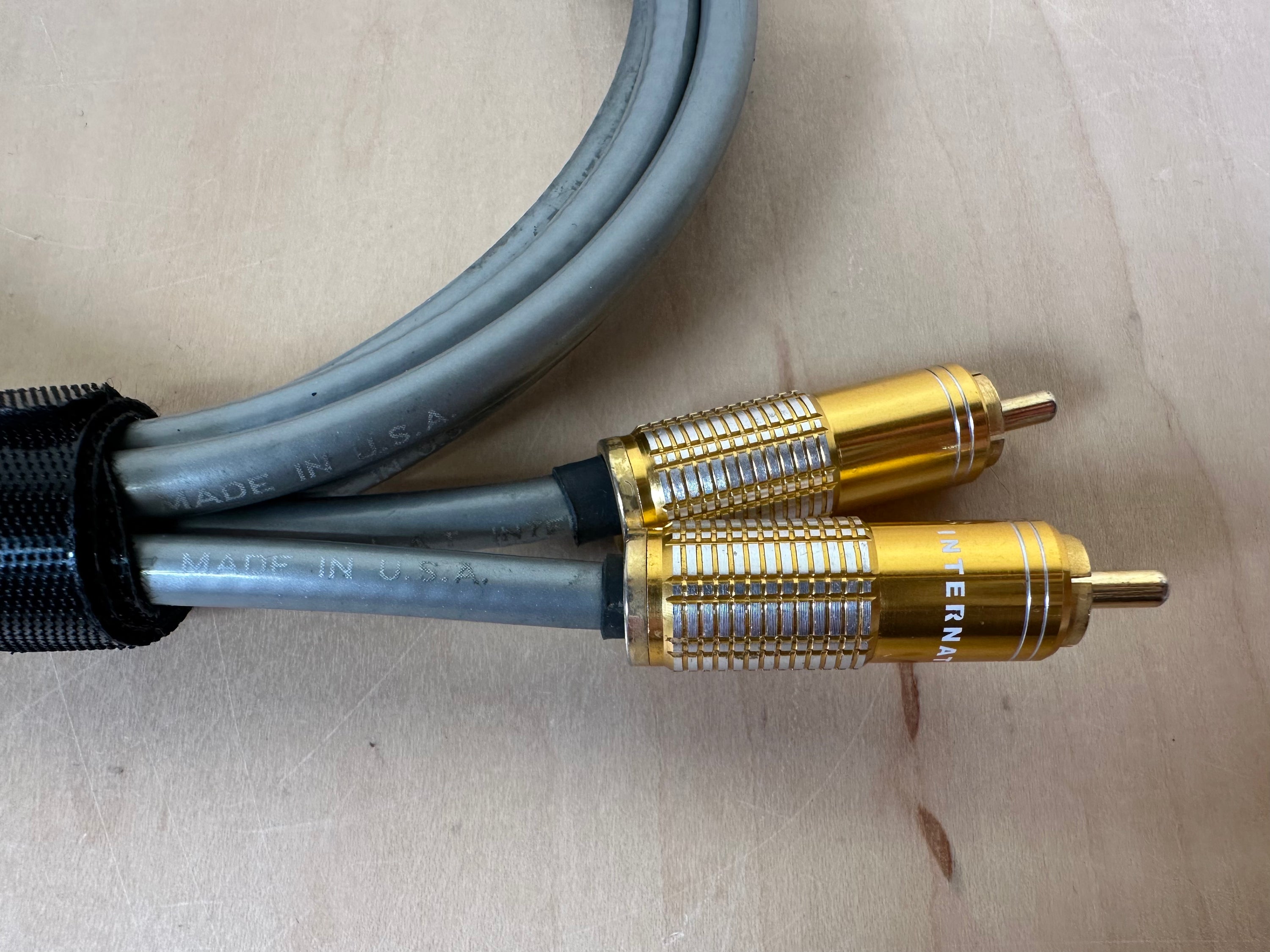 LAT International V1-6 Silver Screen RCA Interconnects 1 meter