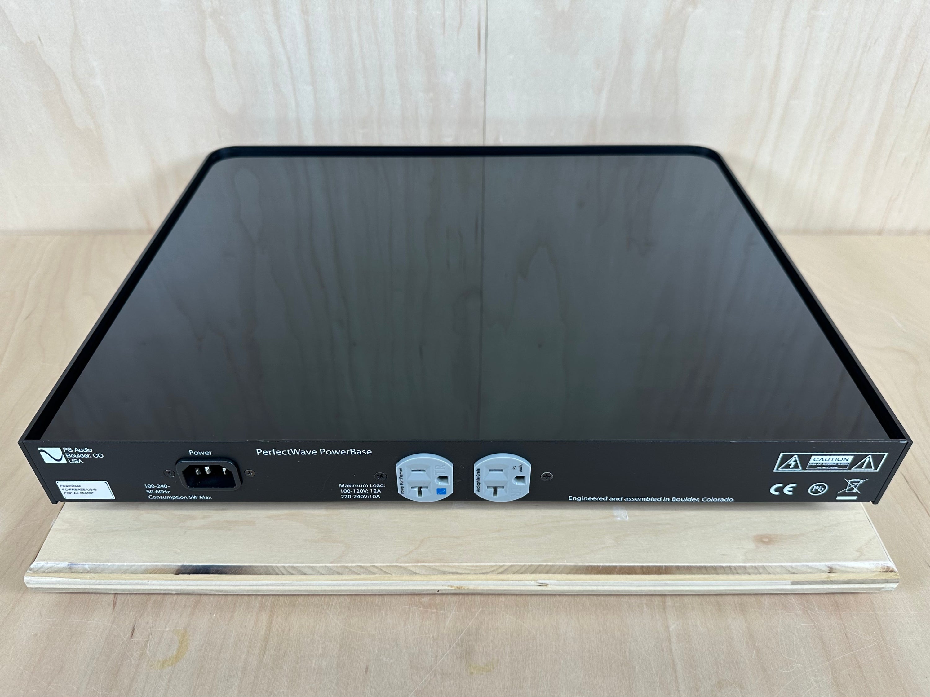 PS Audio PerfectWave PowerBase w/Factory Box