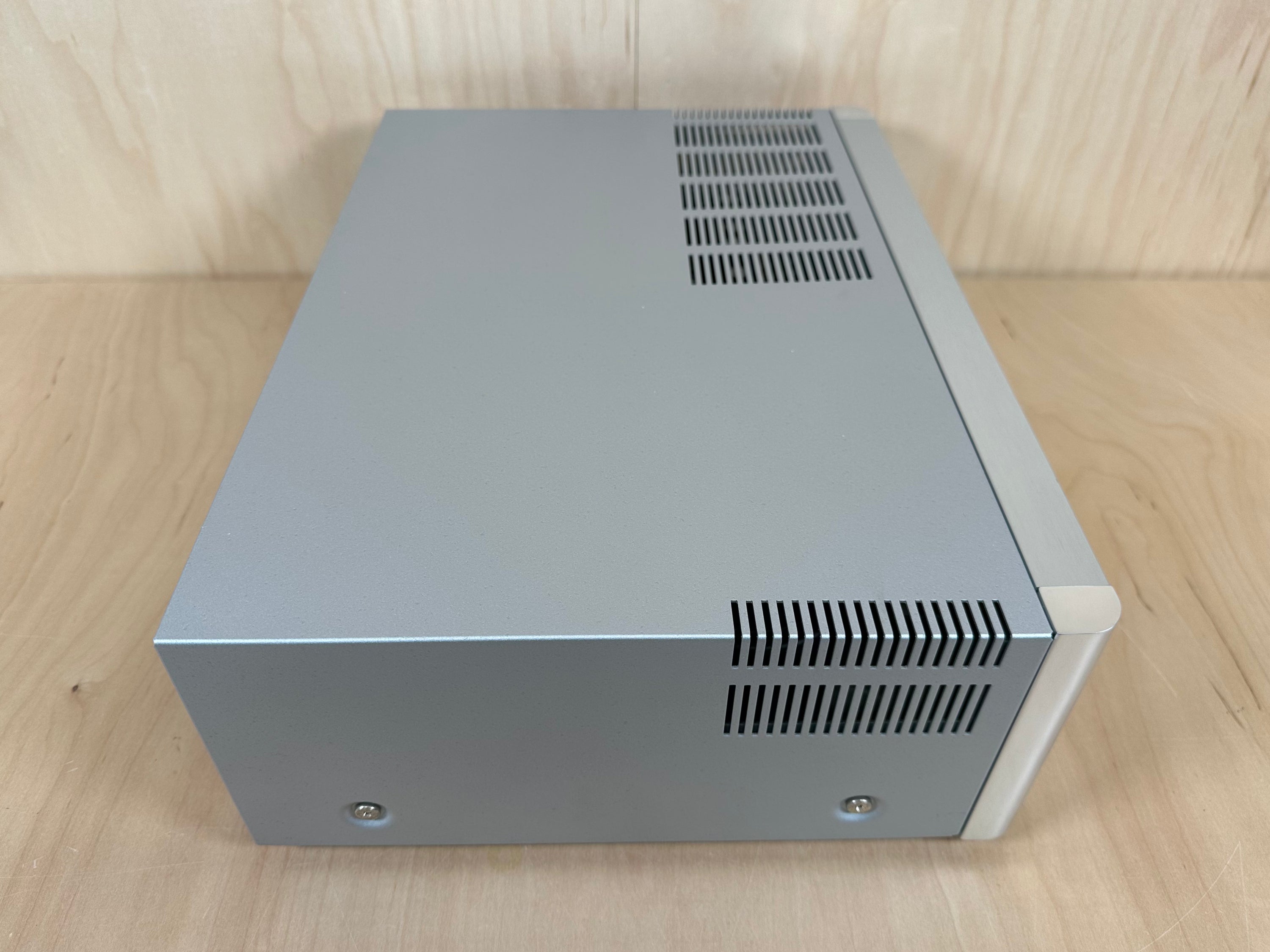 Rotel RSP-1570 Preamplifier Surround Sound Processor w/Remote and Box