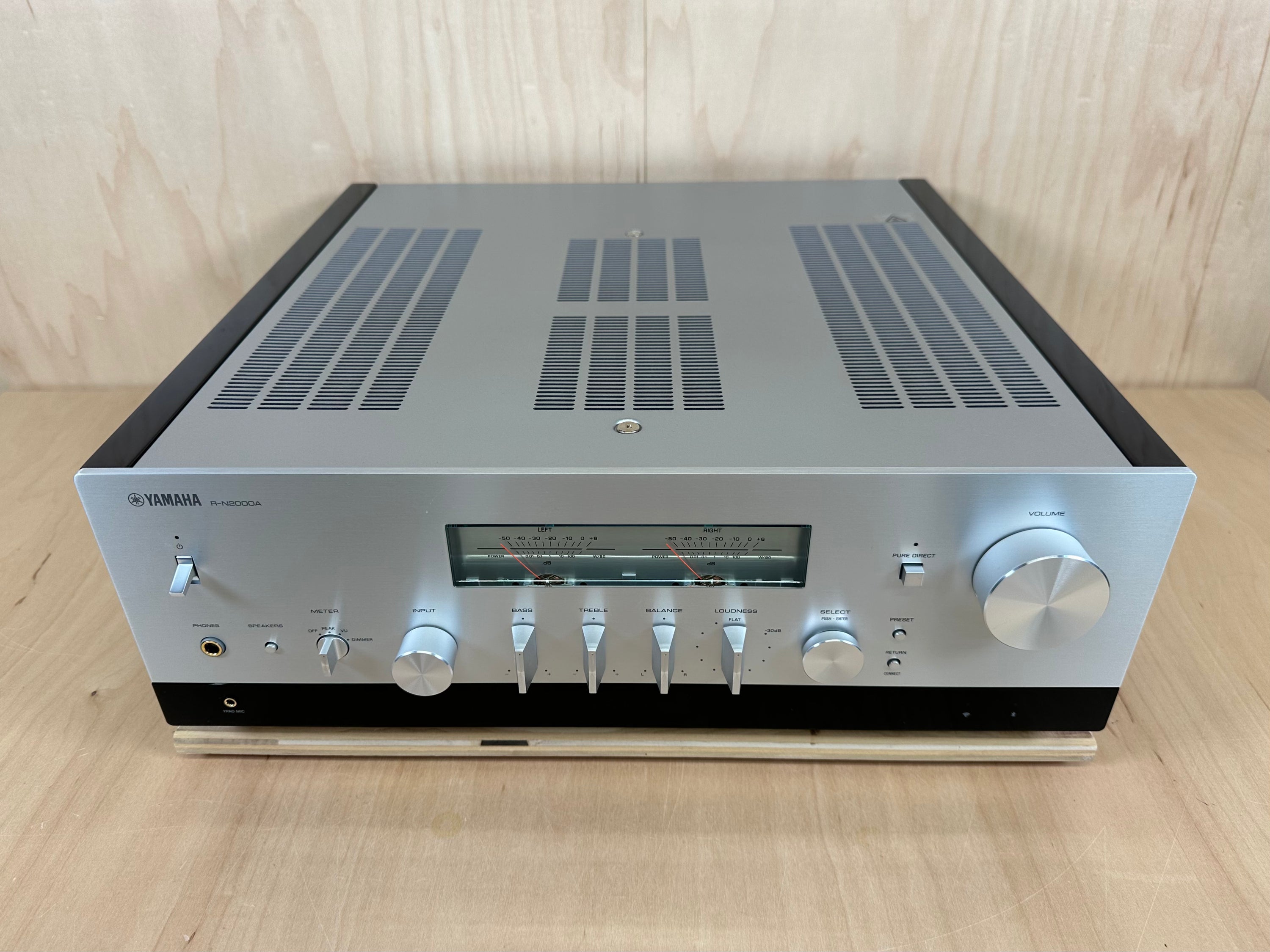 Yamaha R-N2000A Receiver