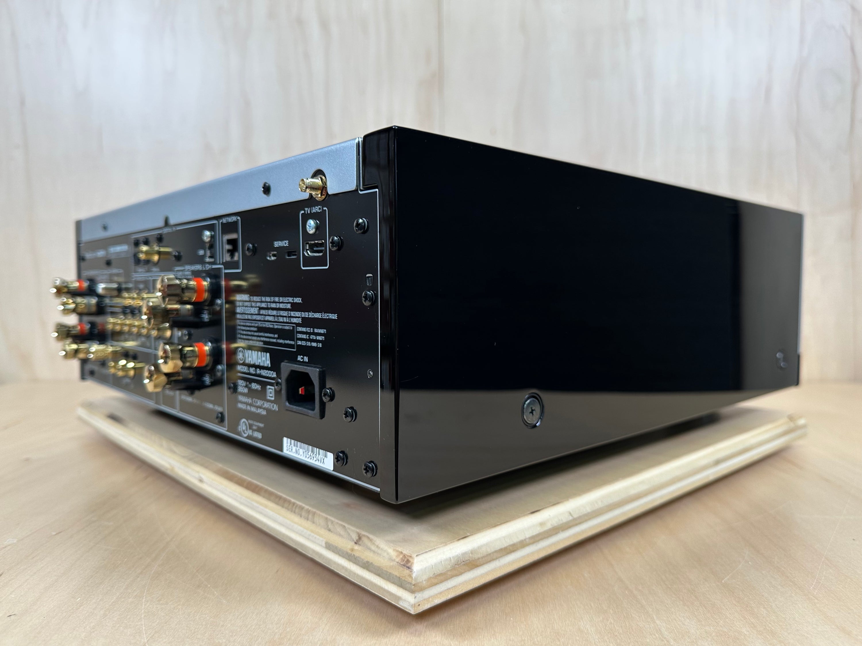 Yamaha R-N2000A Receiver