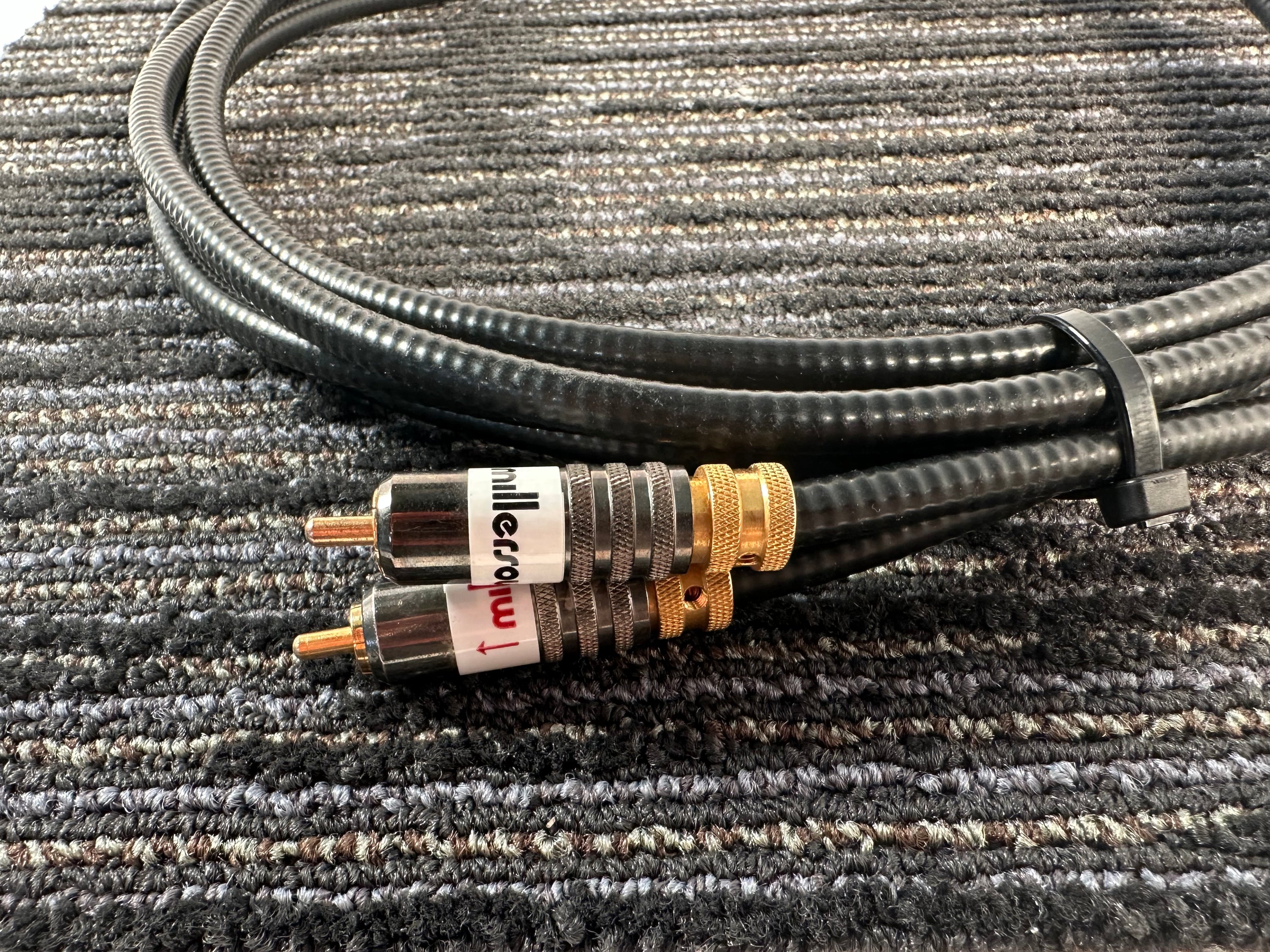 Millersound Interconnects w/Locking RCA Plugs  2 Meter Pair