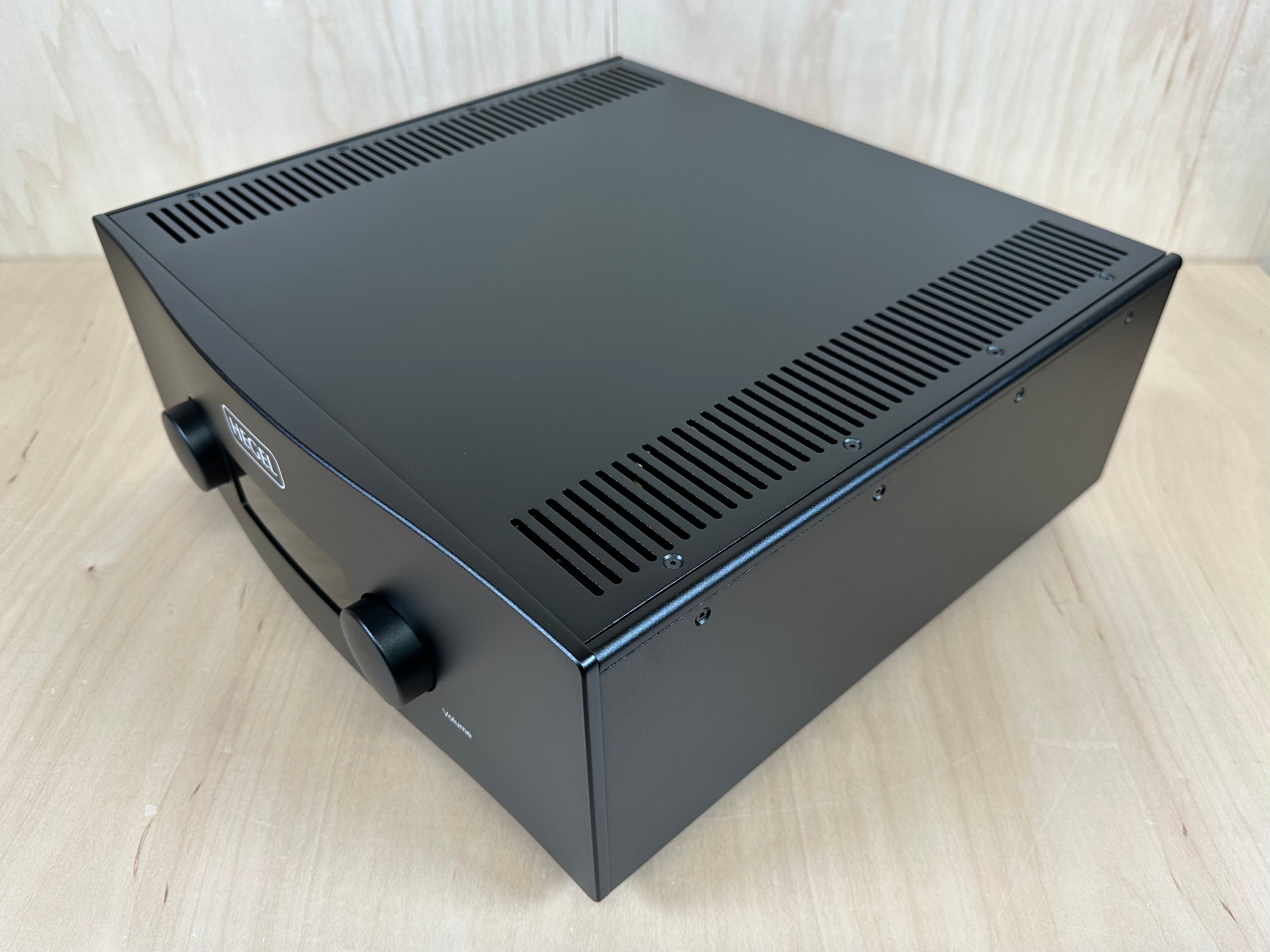 Hegel H590 Flagship Integrated Amp w/Remote and Original Box