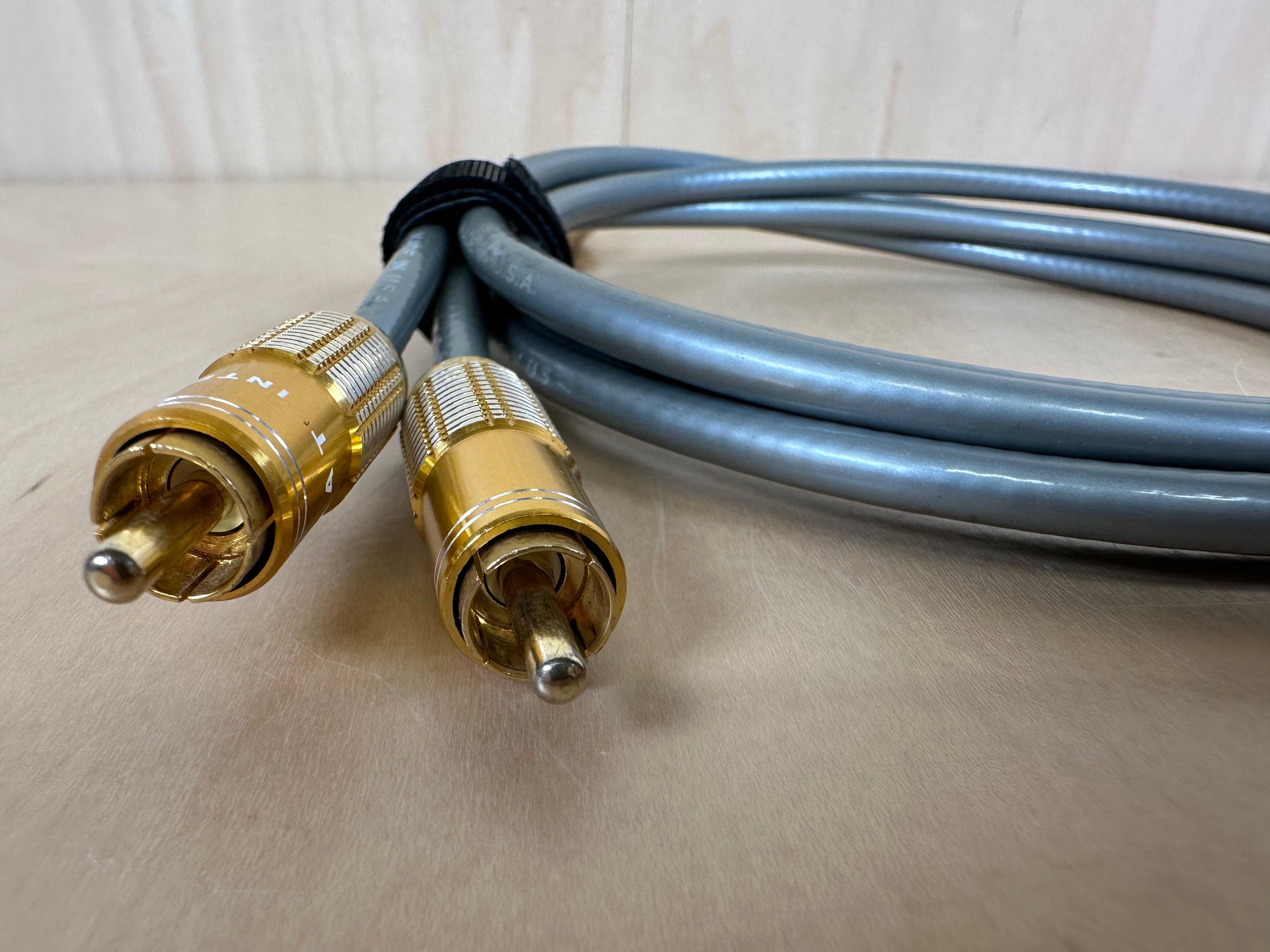 LAT International V1-6 Silver Screen RCA Interconnects 1 meter
