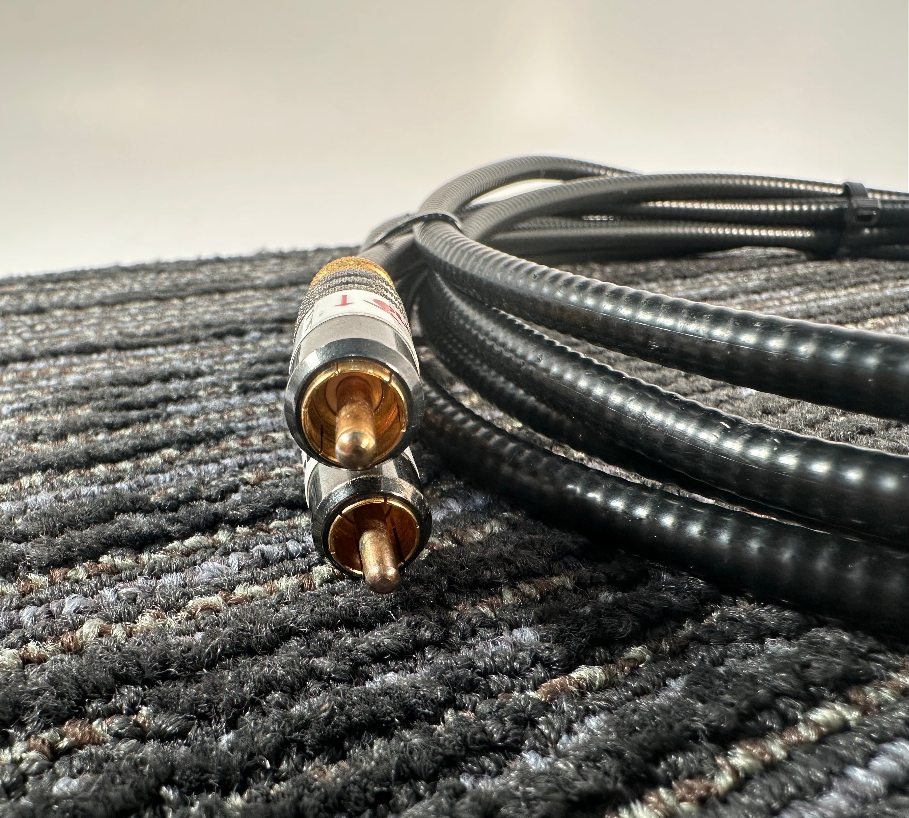 Millersound Interconnects w/Locking RCA Plugs  2 Meter Pair