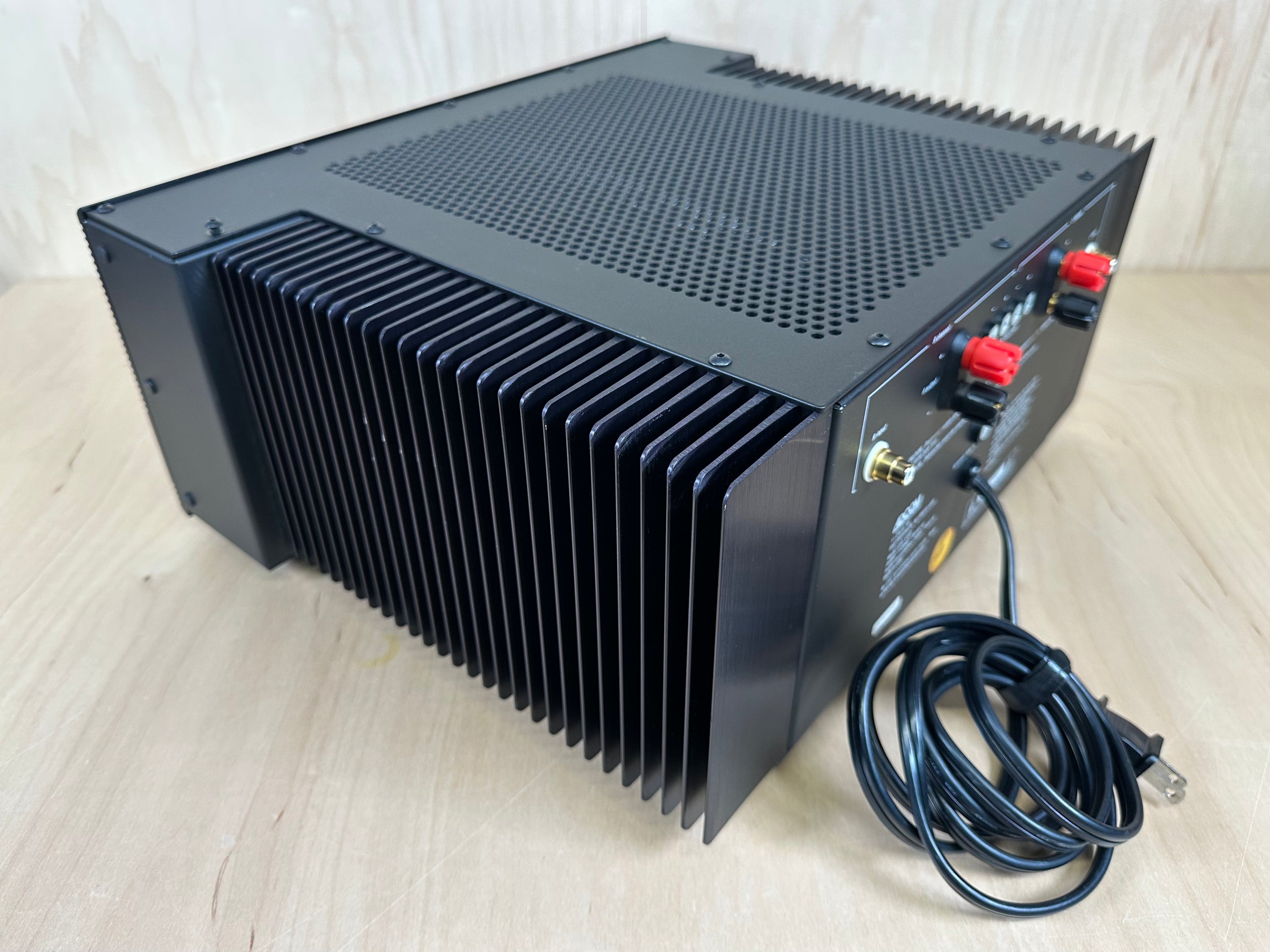ADCOM GFA 5500 Power Amplifier