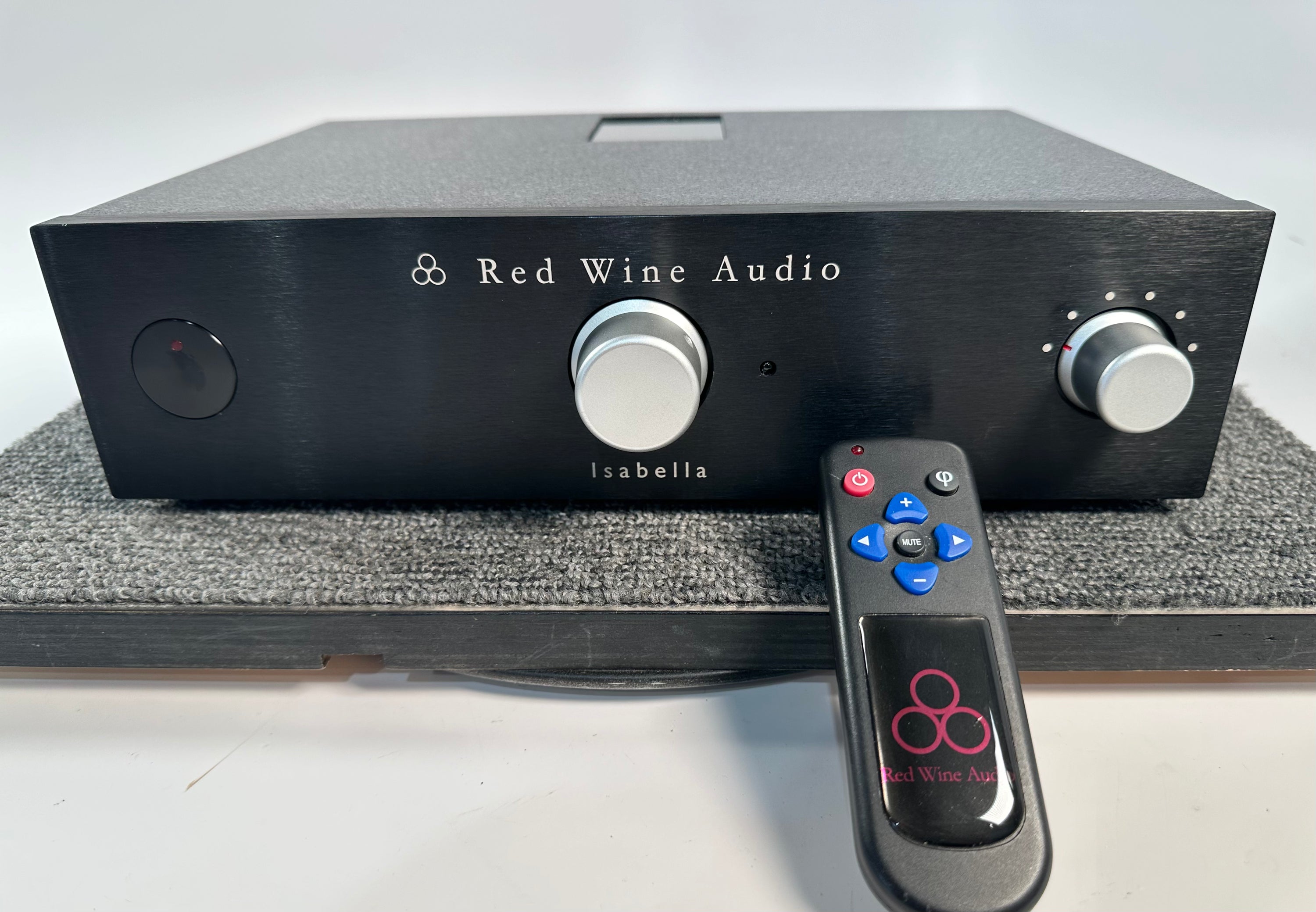 Red Wine Audio Isabella Line Level Preamp w/DAC by Vinnie Rossi