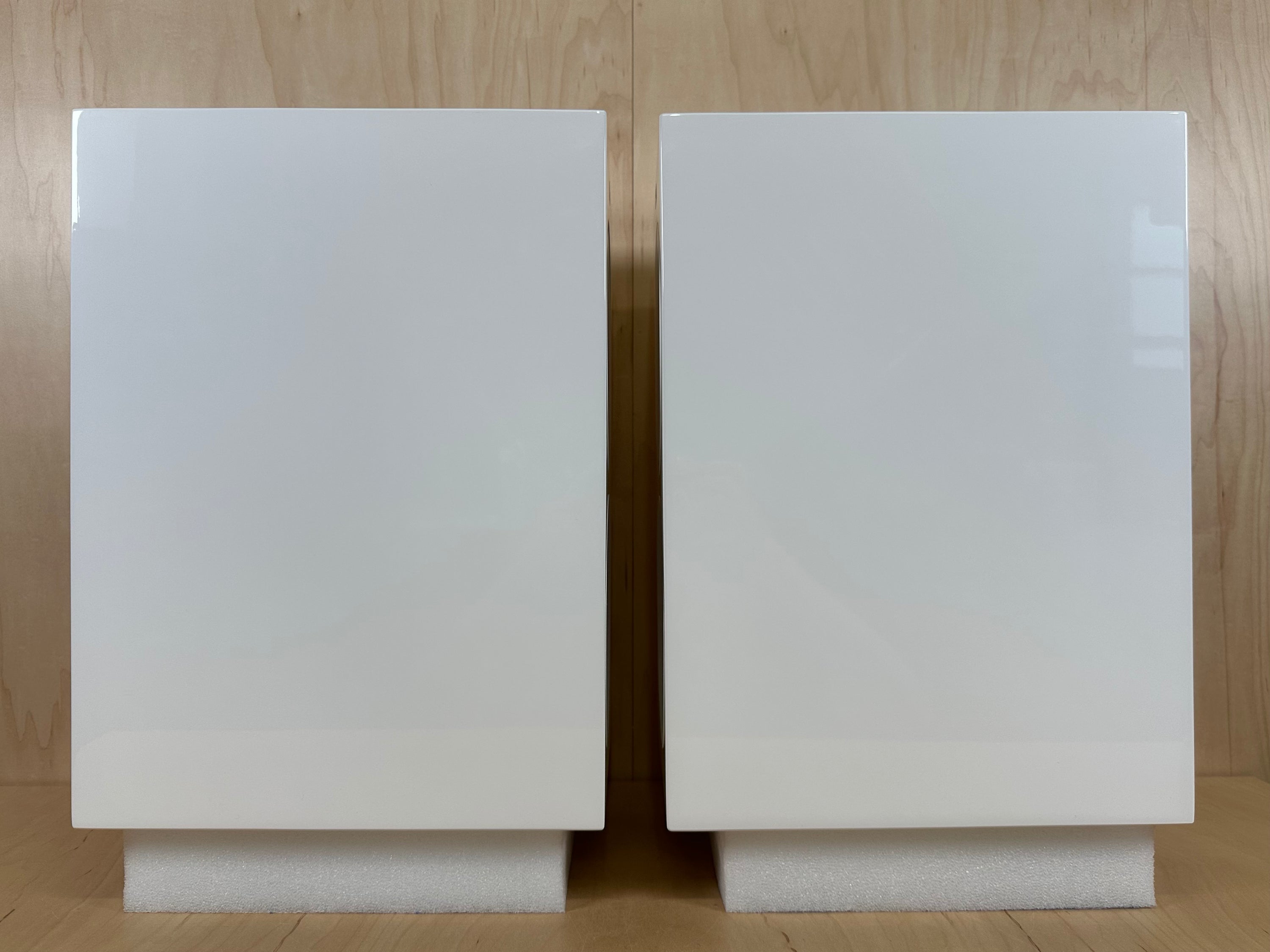 KEF R3 Speakers in Gloss White (NOT META)