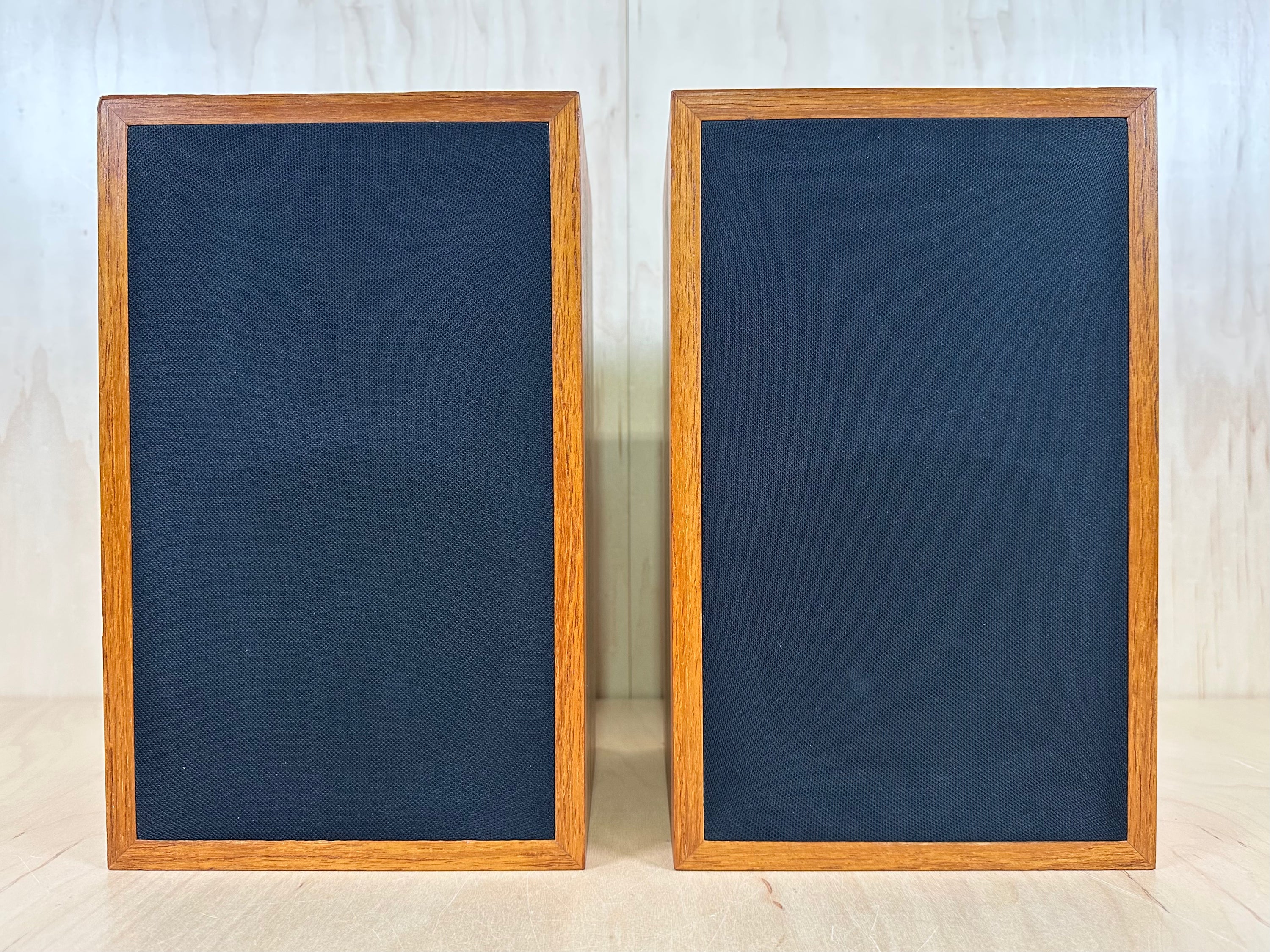 Linn Kan Speakers Bi-Wireable w/Consecutive Serial Numbers