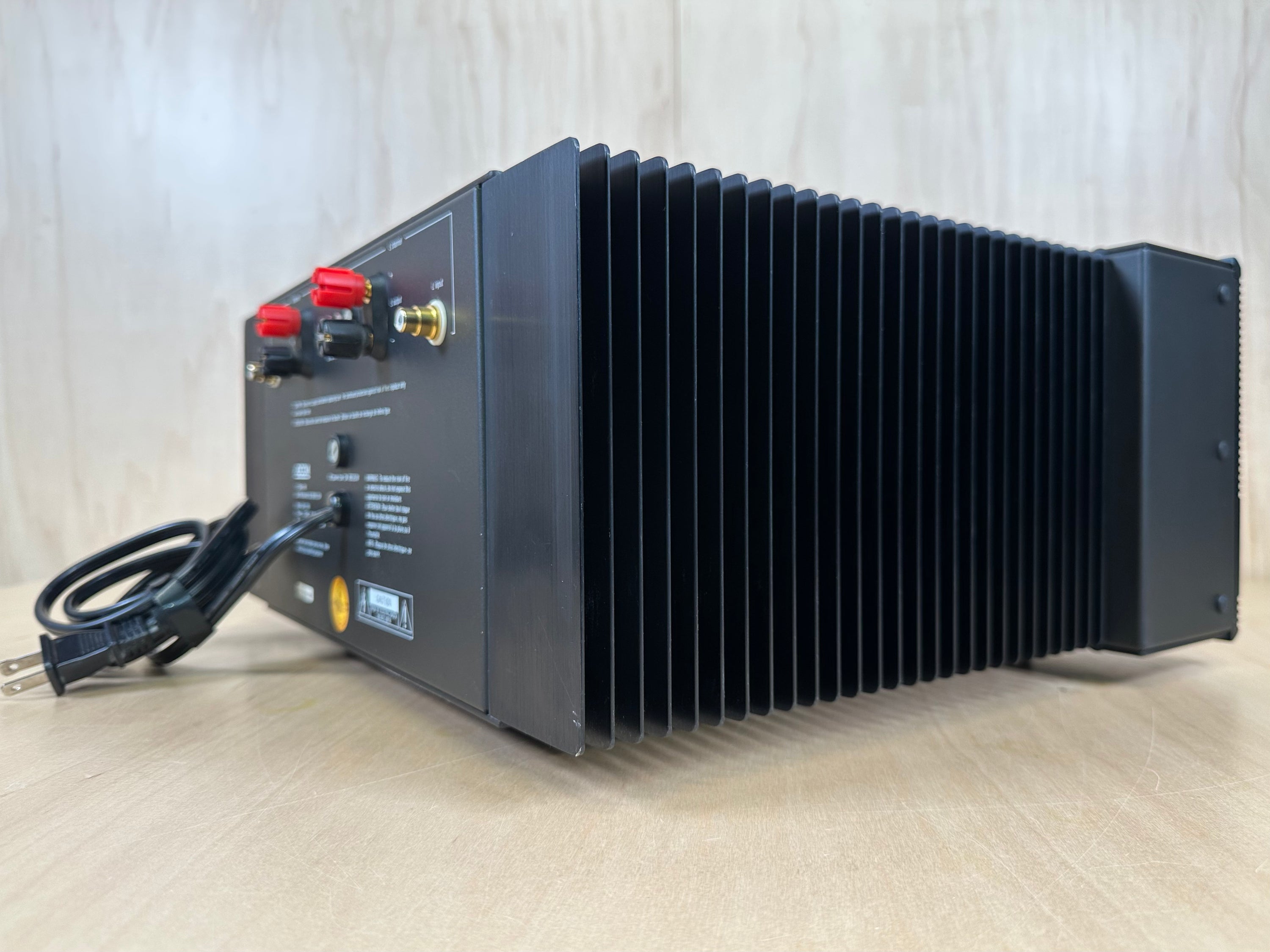 ADCOM GFA 5500 Power Amplifier