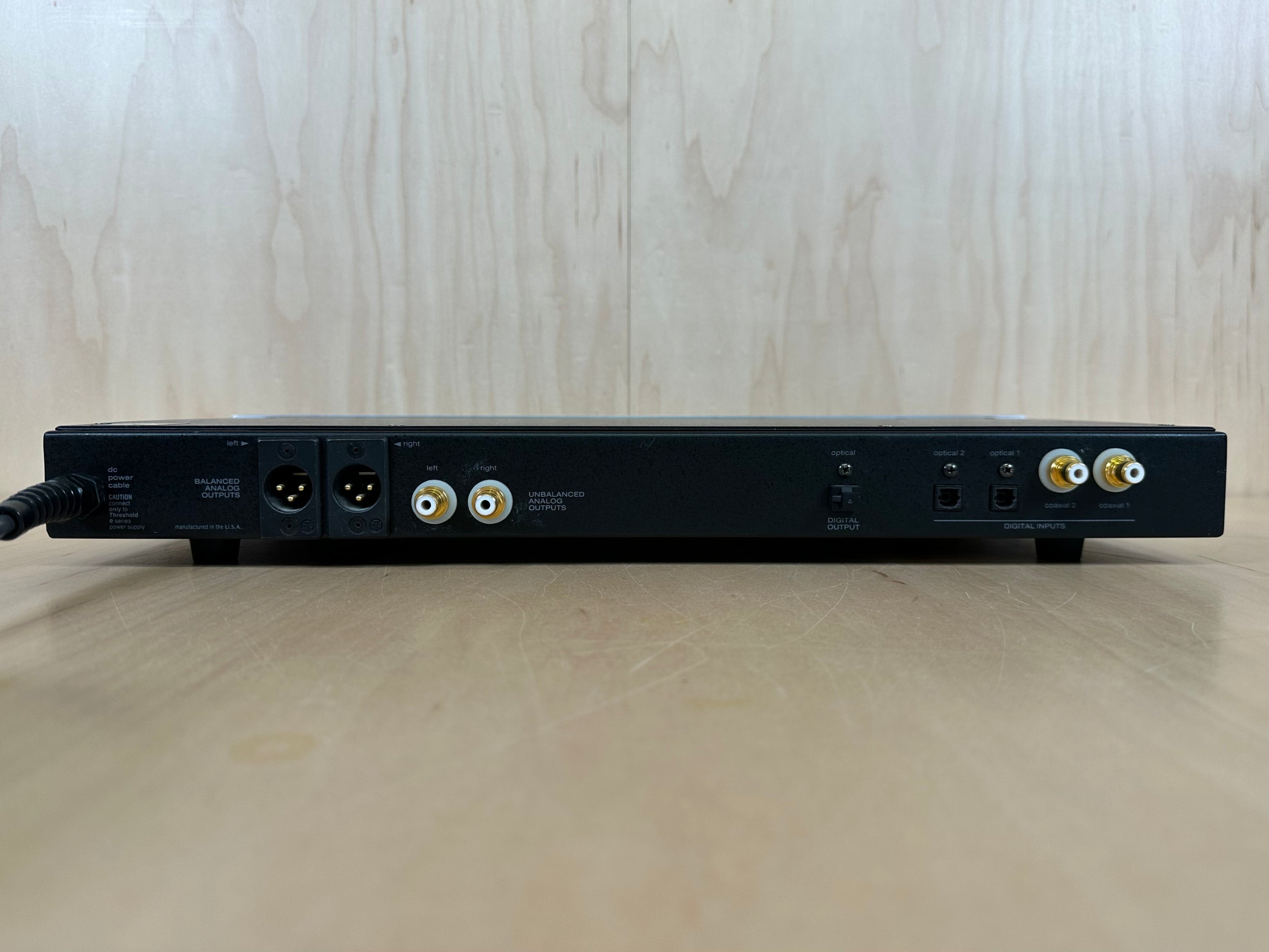 Threshold DAC 1/e Digital Processor DAC Silver w/Power Supply