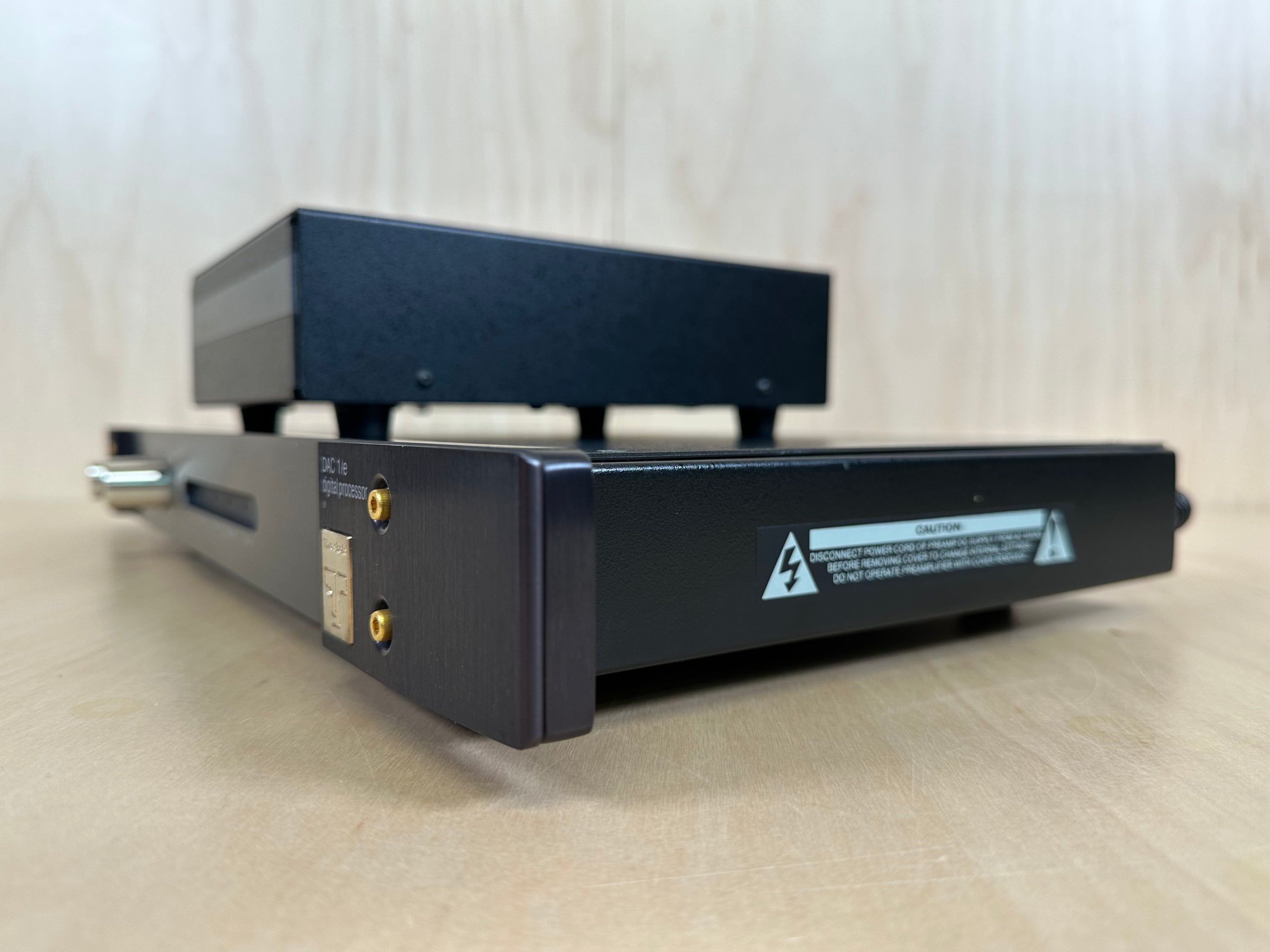 Threshold DAC 1/e Digital Processor DAC Black w/Power Supply