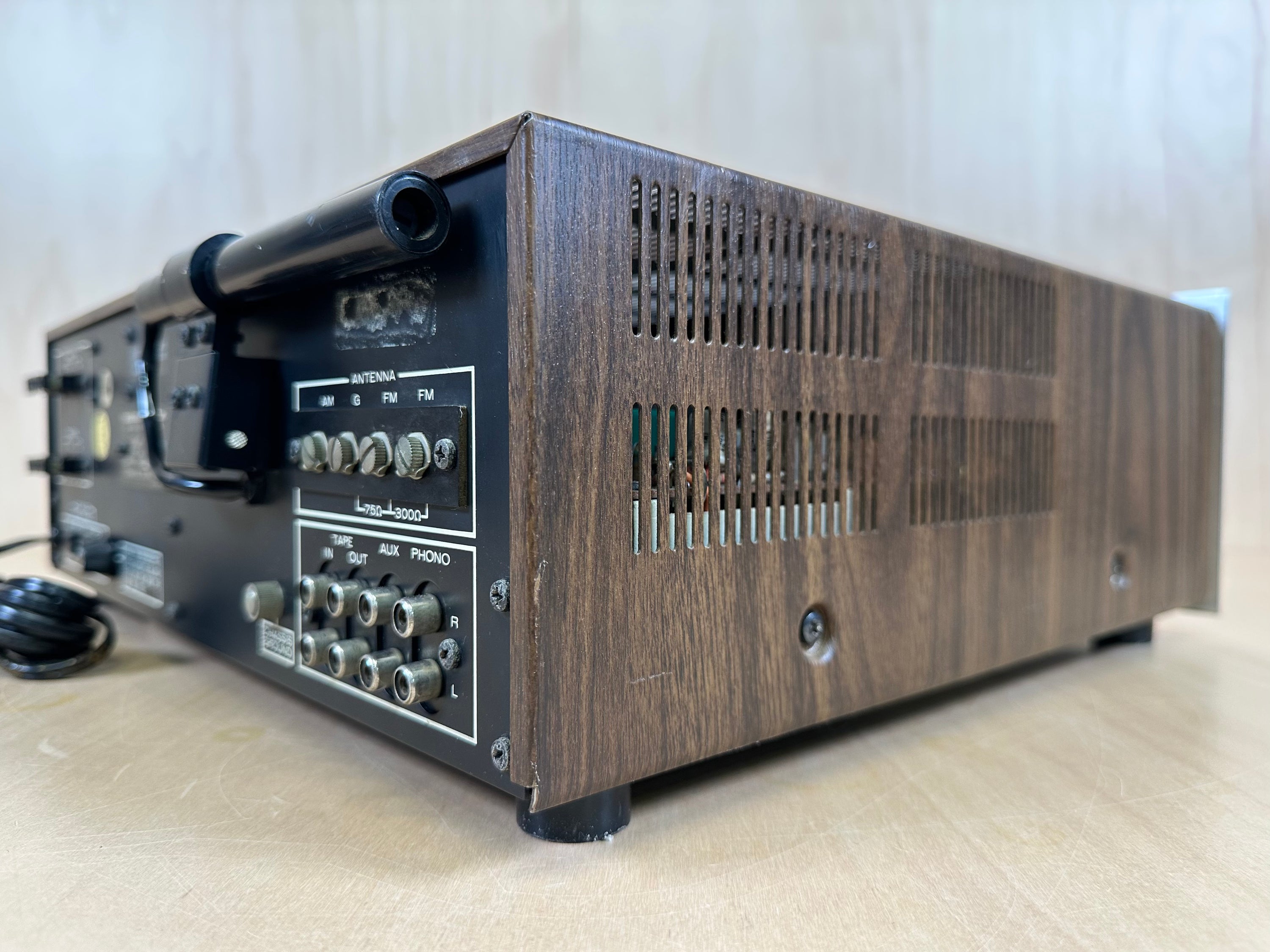 Marantz Model 2215 Receiver