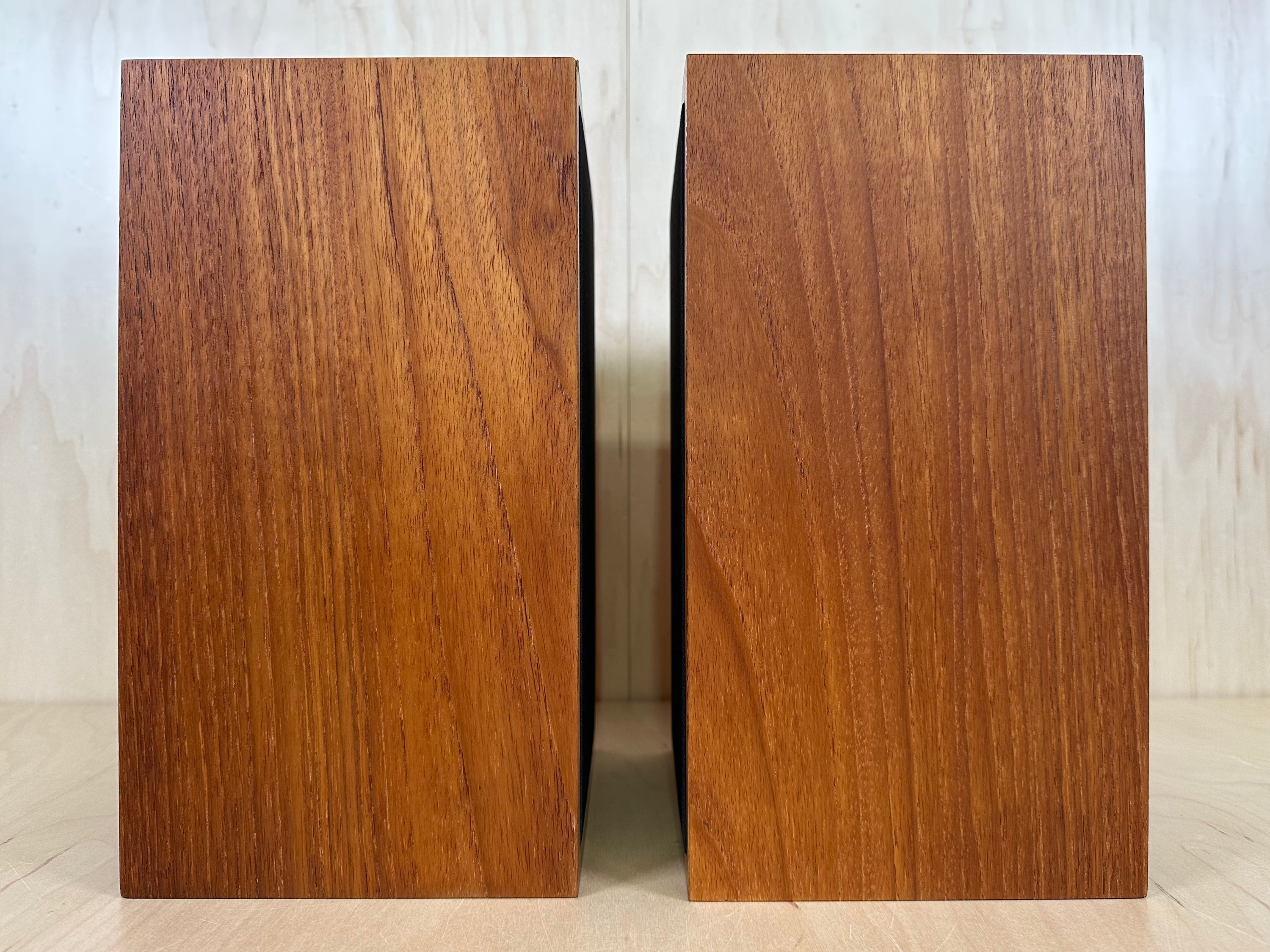 Linn Kan Speakers Bi-Wireable w/Consecutive Serial Numbers