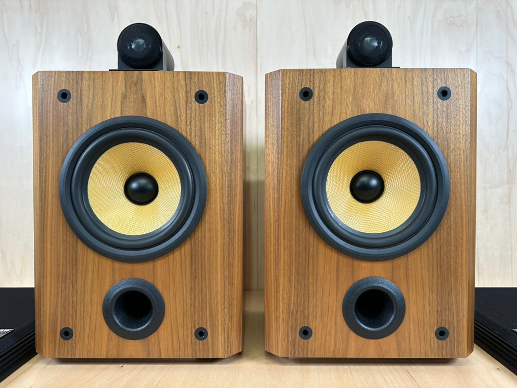 B&W Bowers and Wilkins 805 Matrix Speakers w/consecutive serial numbers