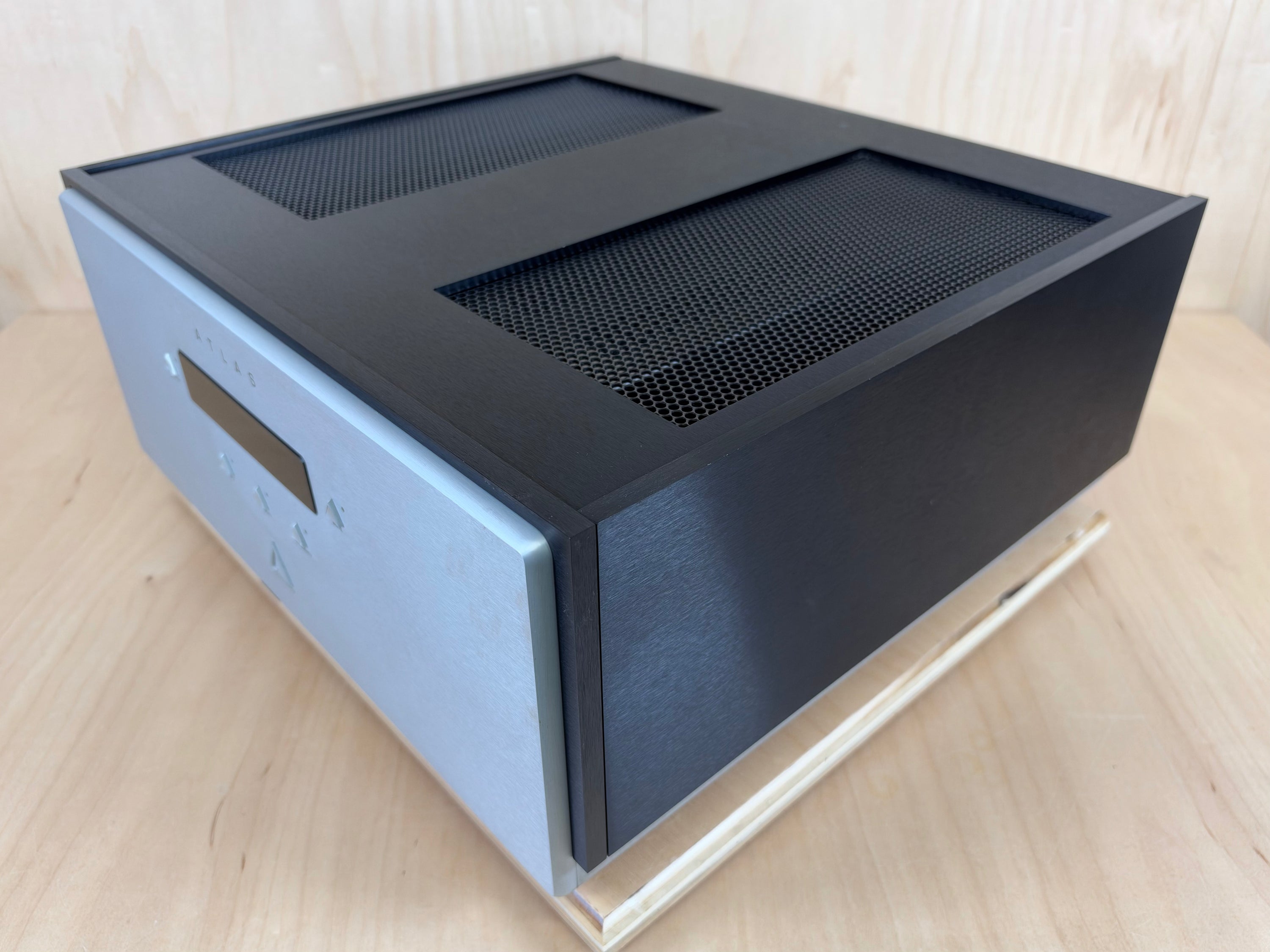 Aesthetix Atlas Signature Stereo Power Amplifier