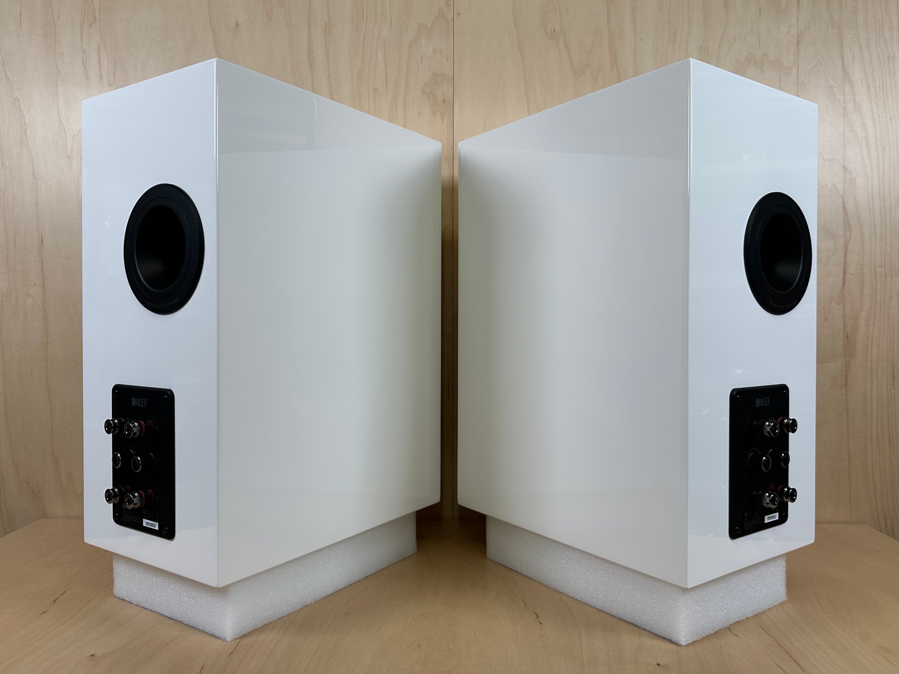 KEF R3 Speakers in Gloss White (NOT META)