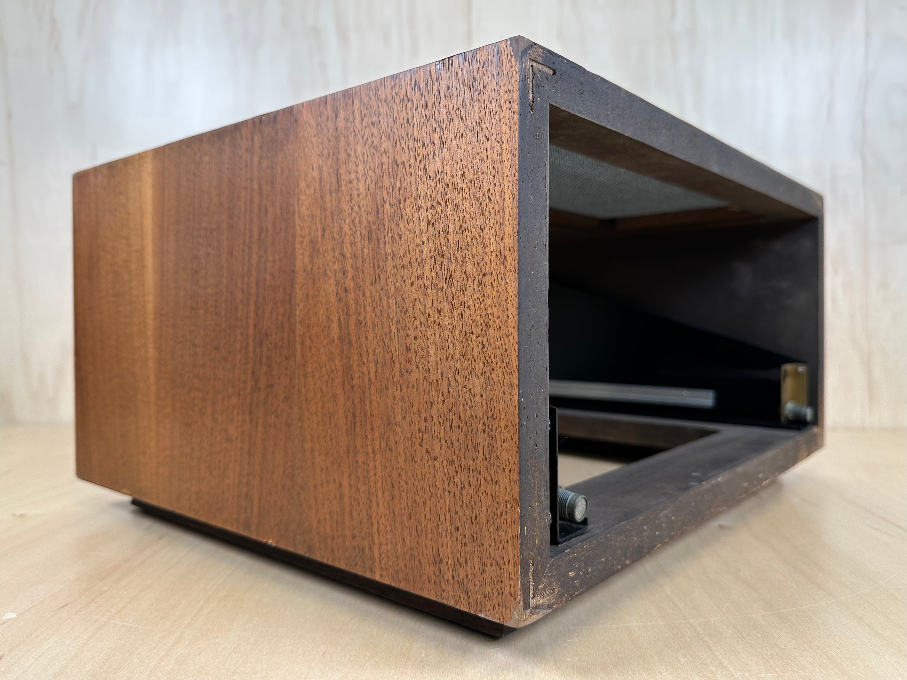 Mcintosh L21 Cabinet w/Panlocs and Slant Legs